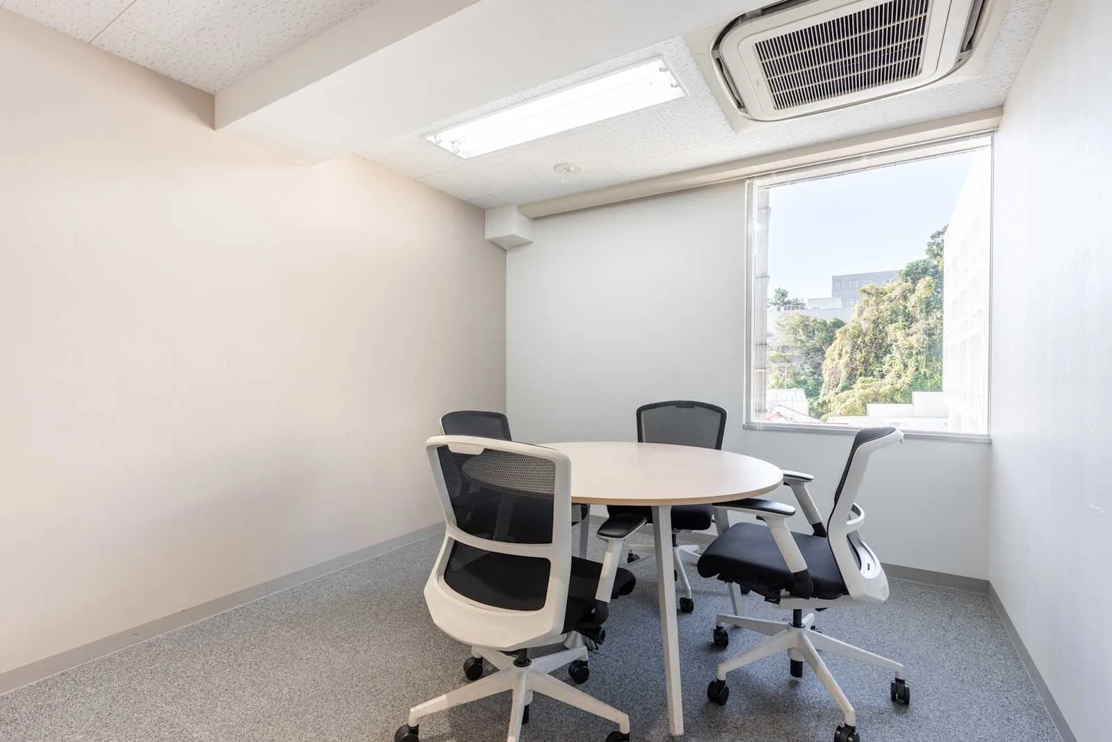 Regus TOKYO, Hiroo, Meeting room for 4 people, Tokyo
