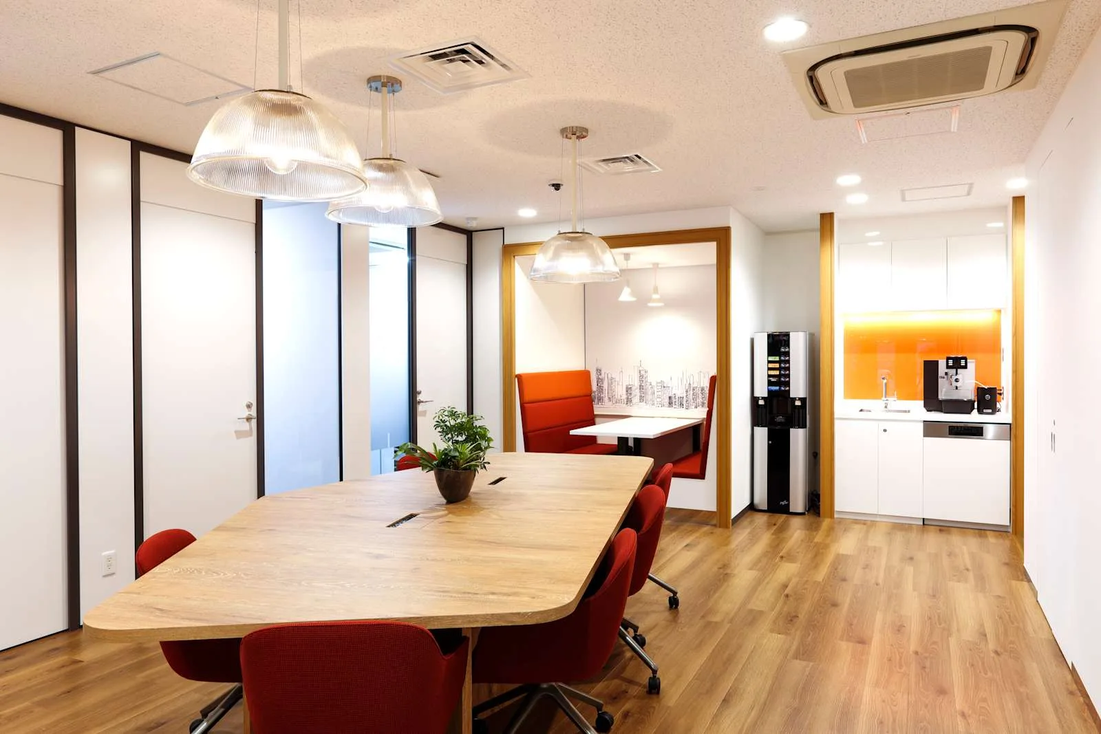 Regus TOKYO, Machida Ekimae、会議室（6名）、神奈川