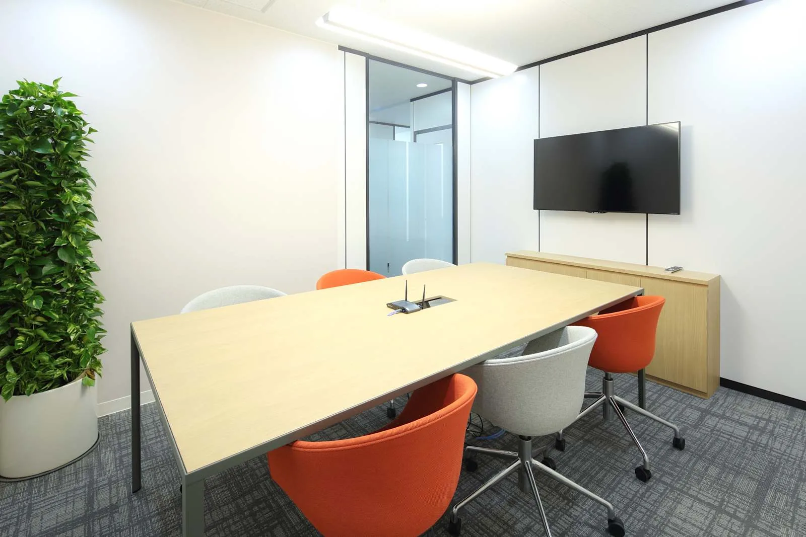 Regus TOKYO, Omotesando Forest Hills, Meeting room for 6 people, Tokyo