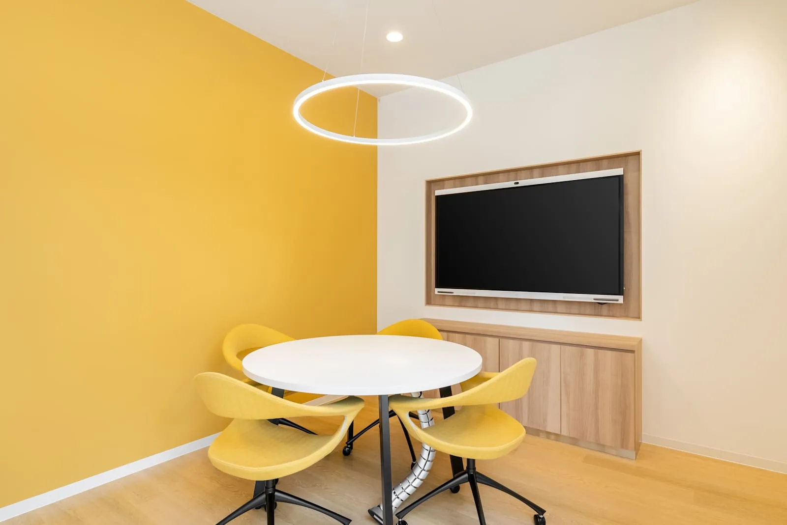 Regus TOKYO, Shibuyakoendori, Meeting room for 4 people, Tokyo