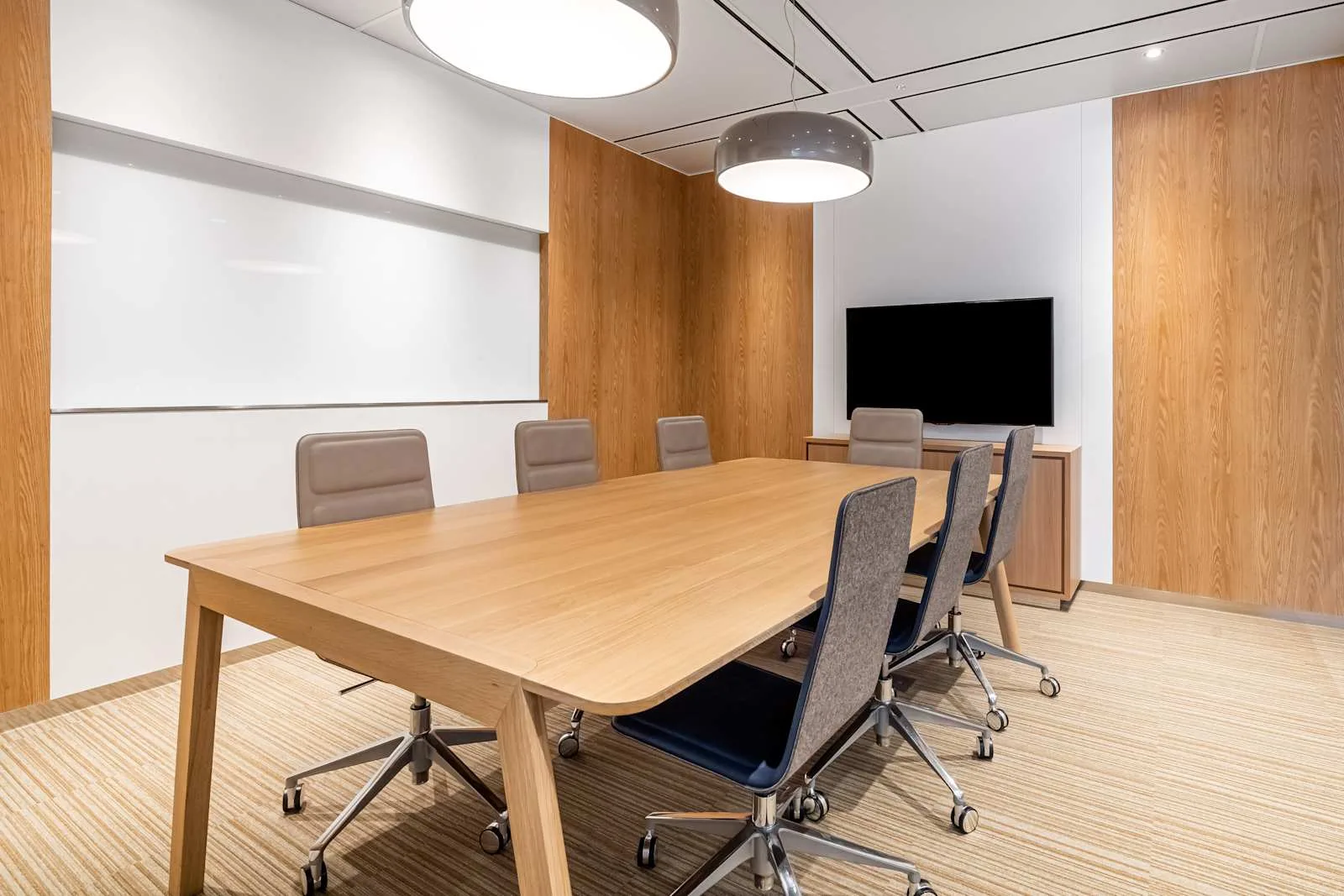 Regus TOKYO, Shinagawa Grand Central Tower, Meeting room for 7 people, Tokyo