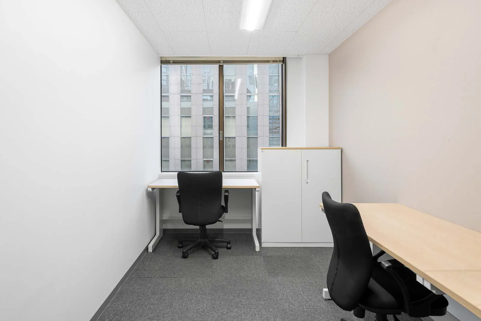 Regus TOKYO, Shinjuku Minamiguchi, Private office, 2 desks, Tokyo