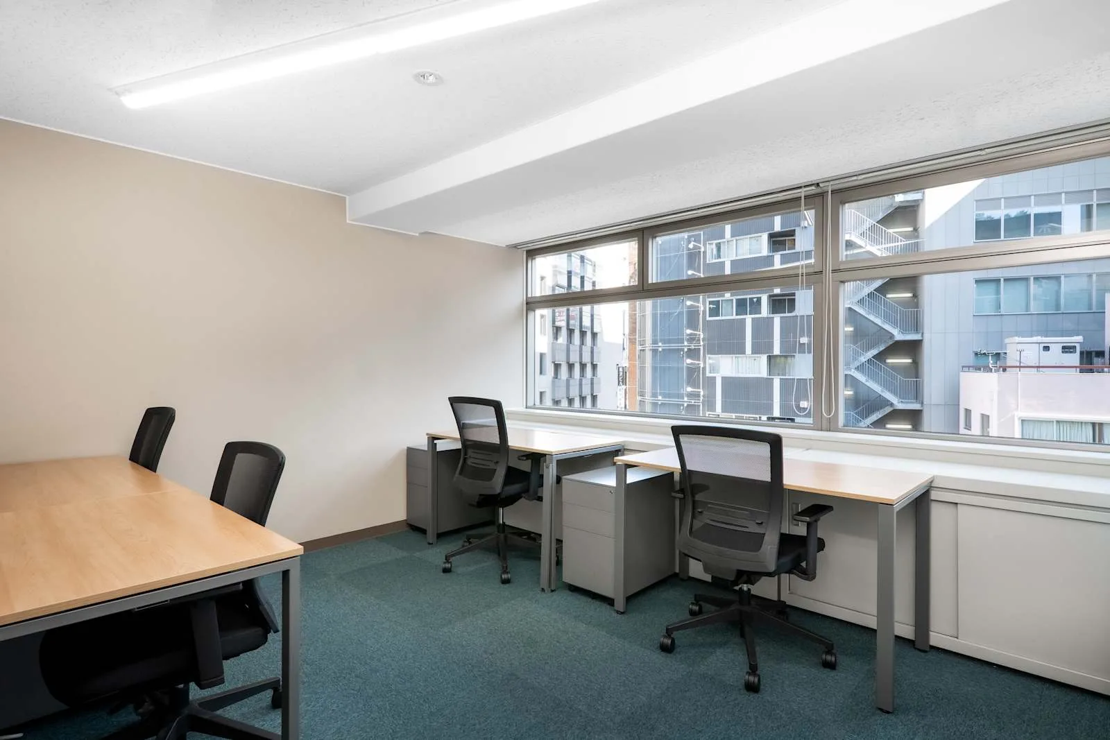 Regus TOKYO, Shinjuku Nishiguchi、個室オフィス（4席）、東京