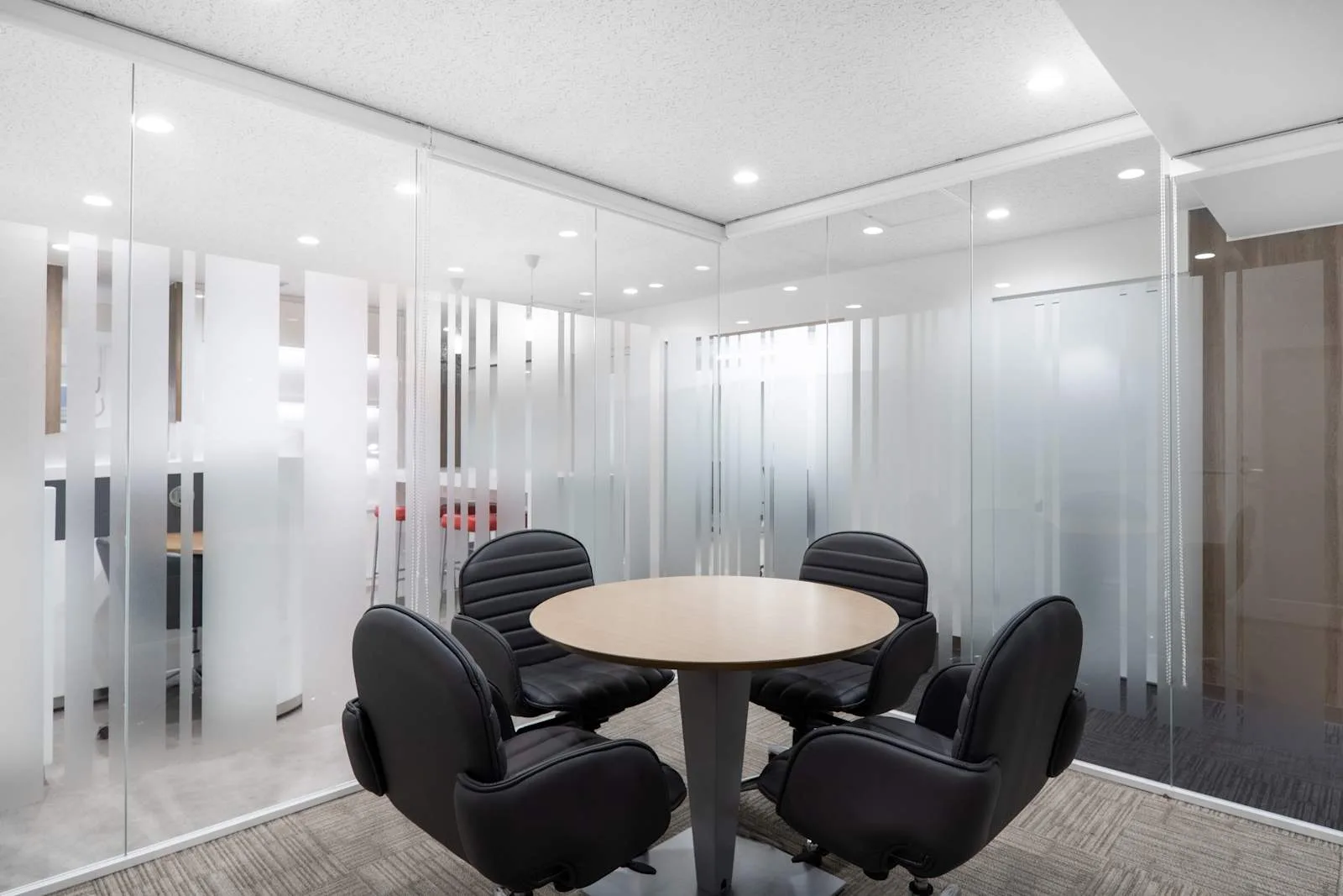 Regus TOKYO, Shinjuku Nishiguchi、会議室（4名）、東京