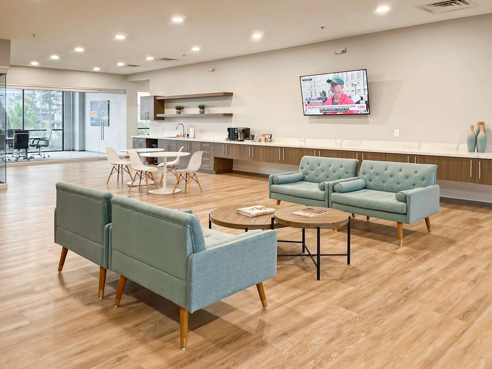 Regus TX, Conroe - Grand Central Pkwy, Lounge, Conroe, TX