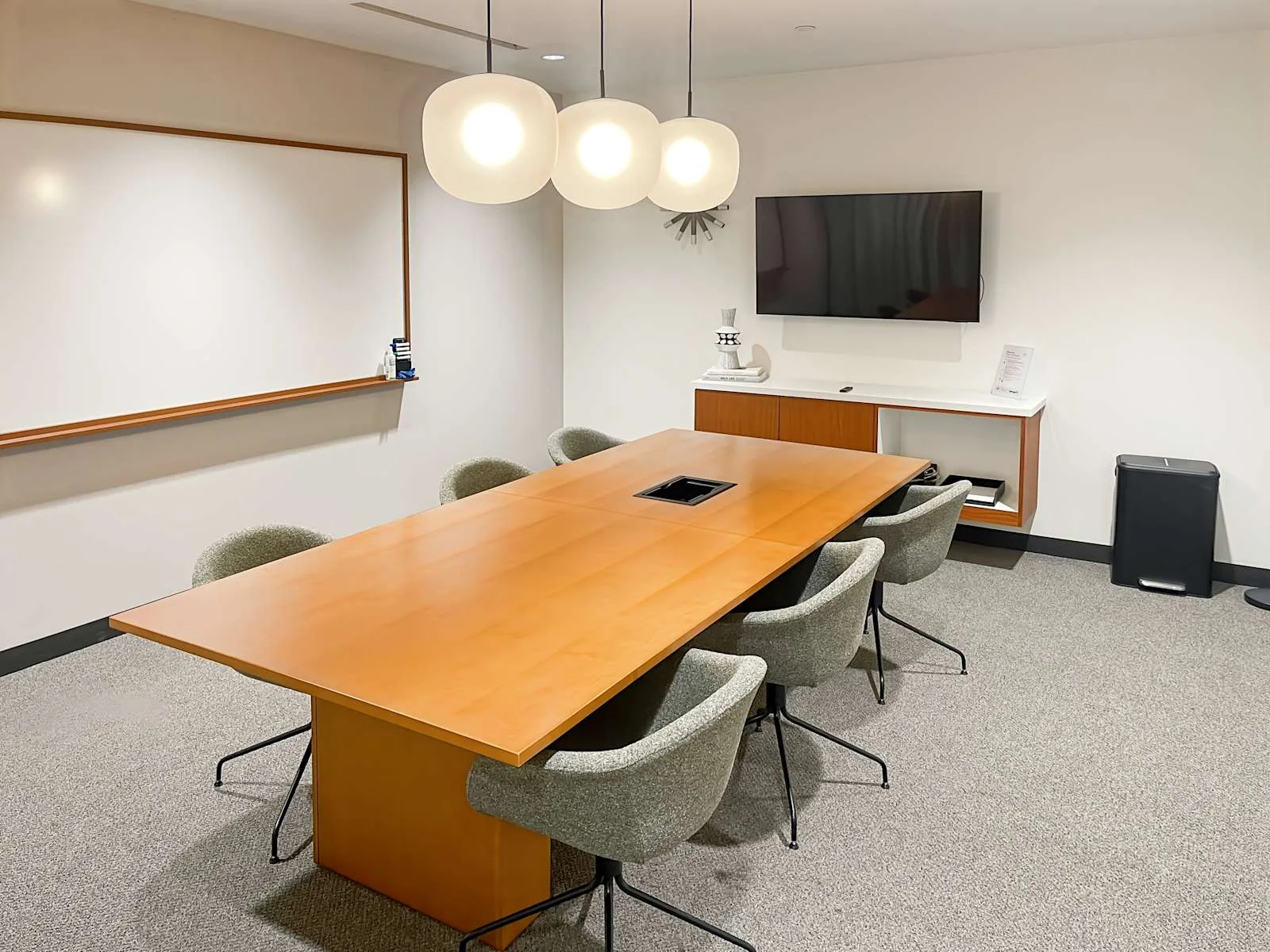 Regus TX, Dallas - The Crescent, Meeting room for 8 people, Dallas, TX
