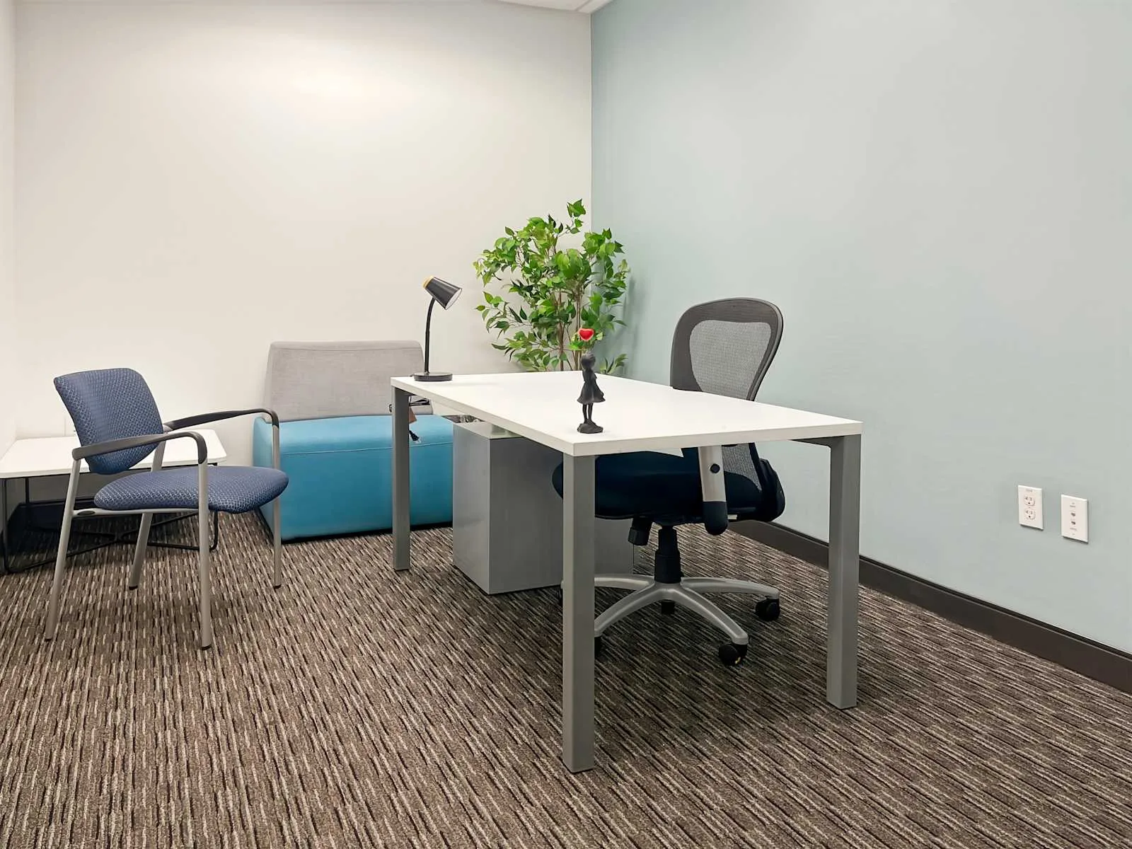 Regus TX, Dallas - Downtown Republic Center, Private office, 1 desk, Dallas, TX