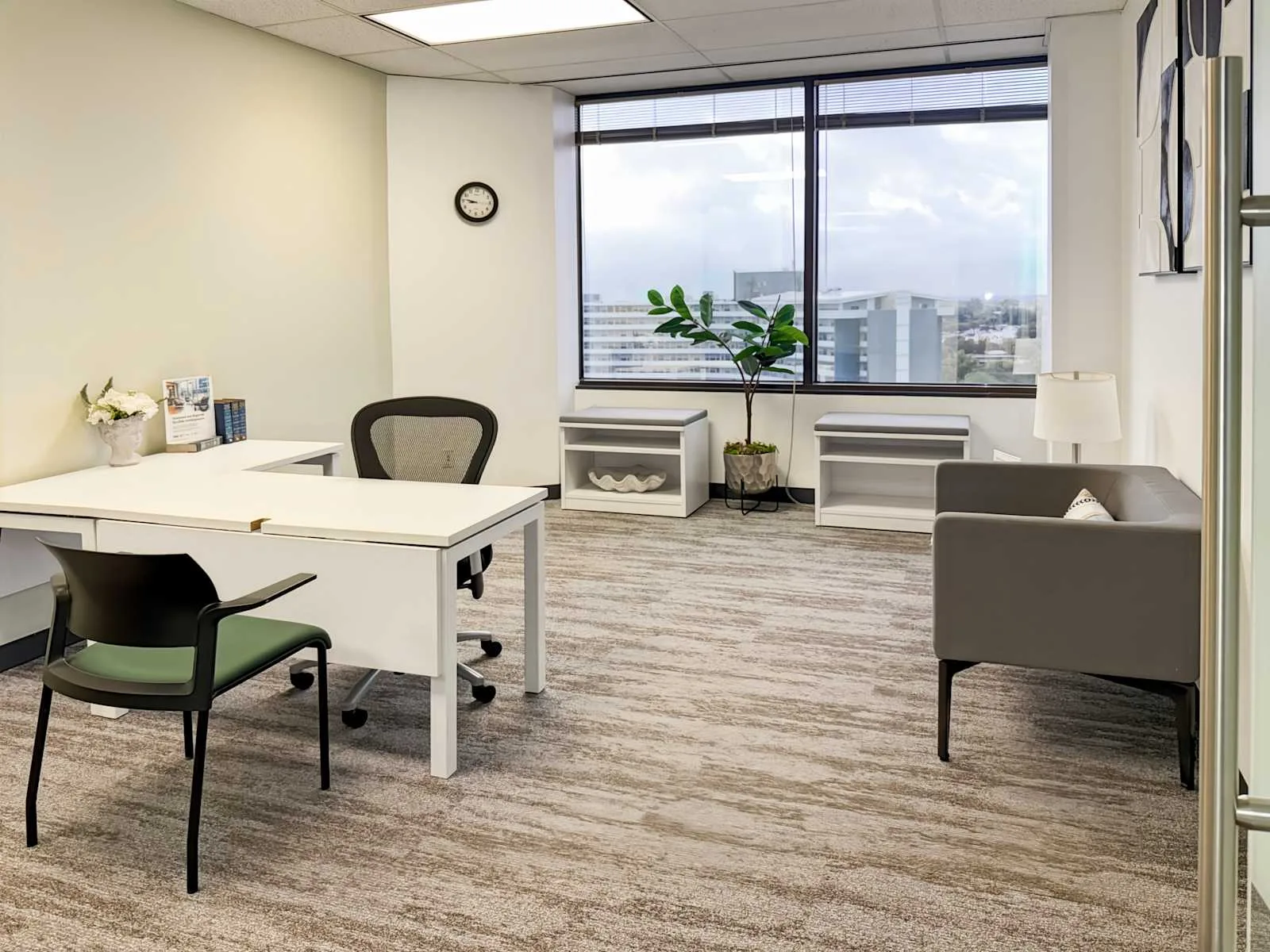 Regus TX, San Antonio - Castle Hills, Private office, 1 desk, San Antonio, TX