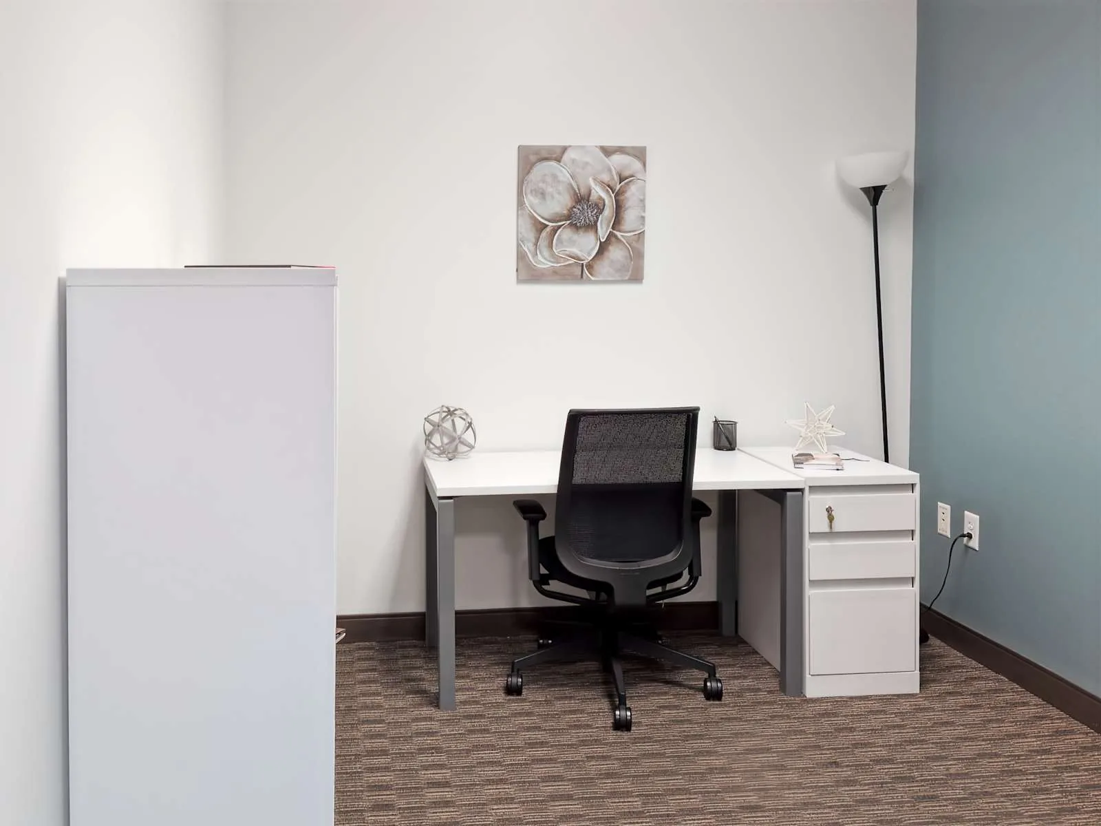 Regus UT, Salt Lake City - Cottonwood Center, Private office, 1 desk, Cottonwood Heights, UT