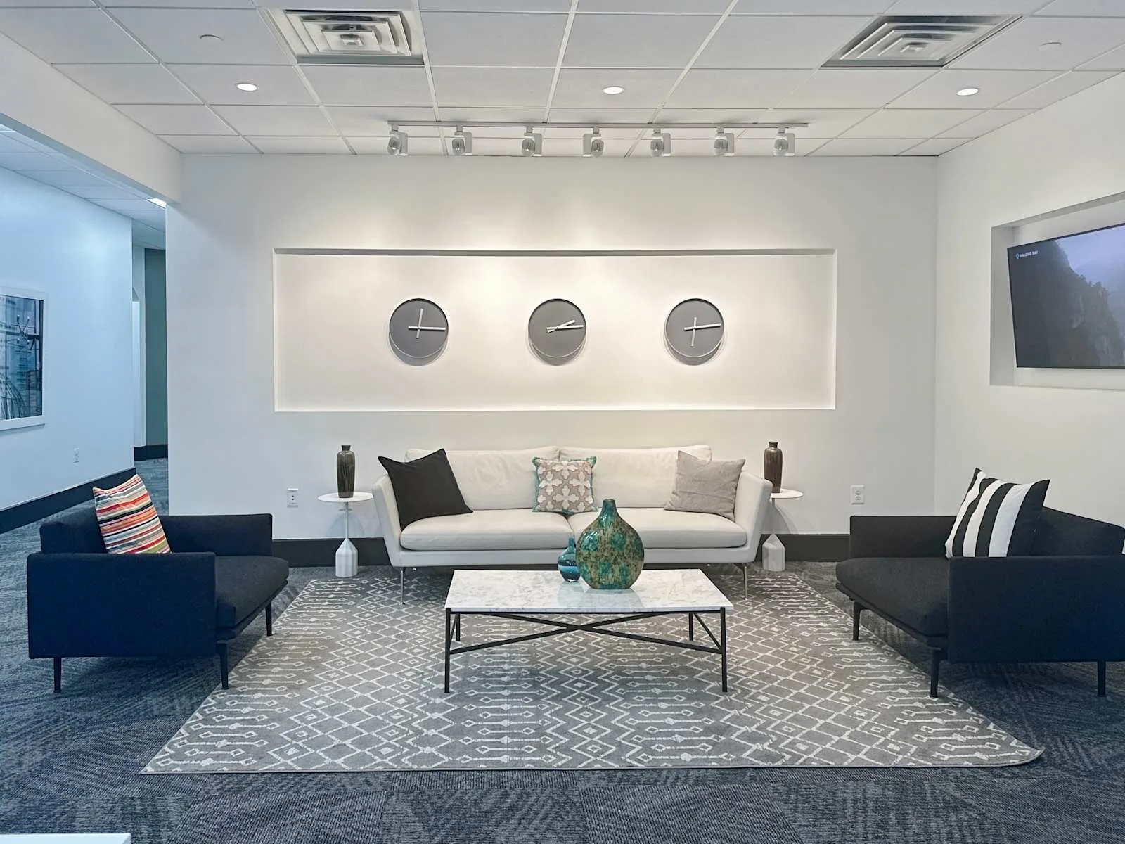 Regus VA, Alexandria - 211 N Union, Lounge, Alexandria, VA