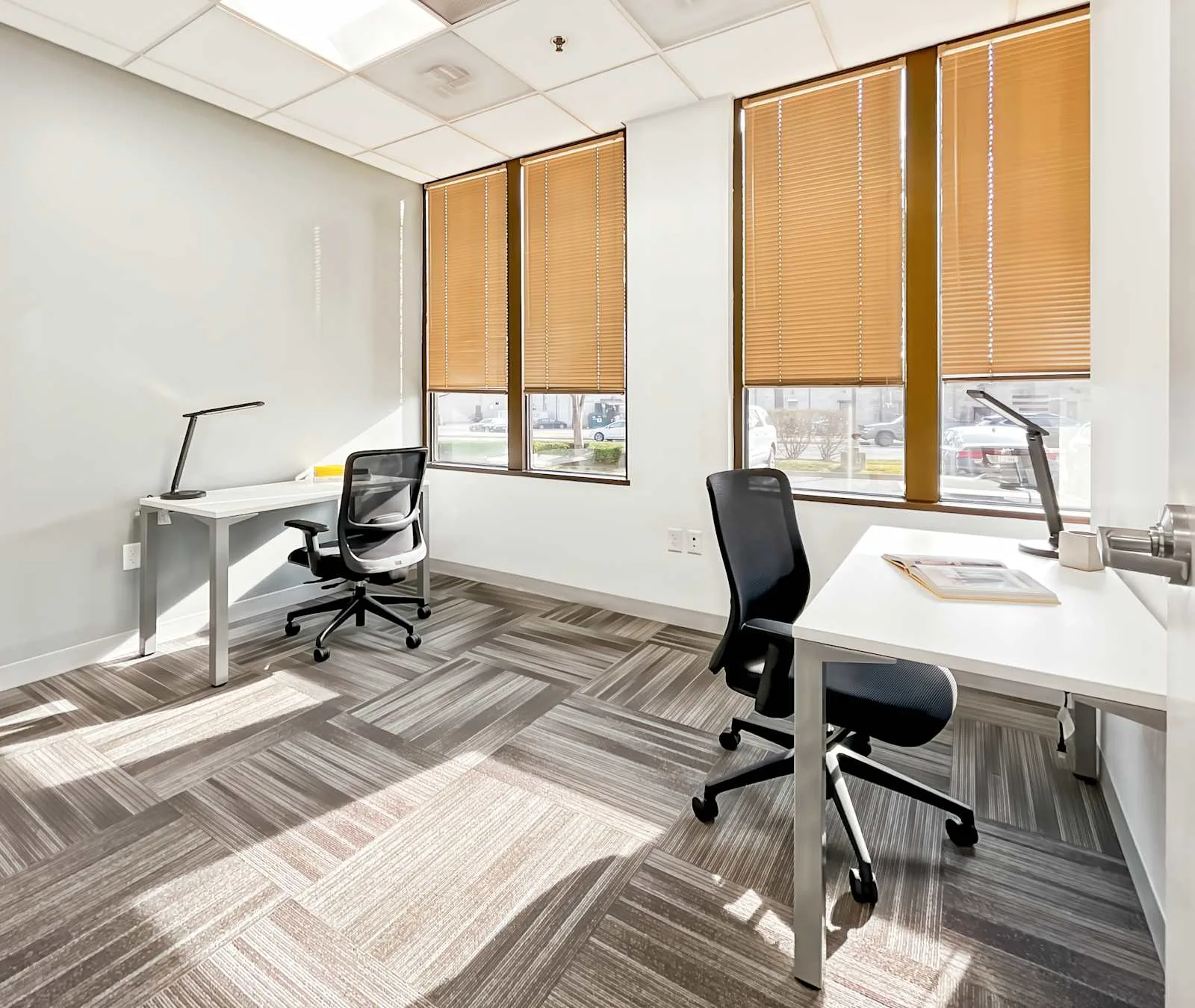 Regus VA, Leesburg - Catoctin Cir, Private office, 2 desks, Leesburg, VA