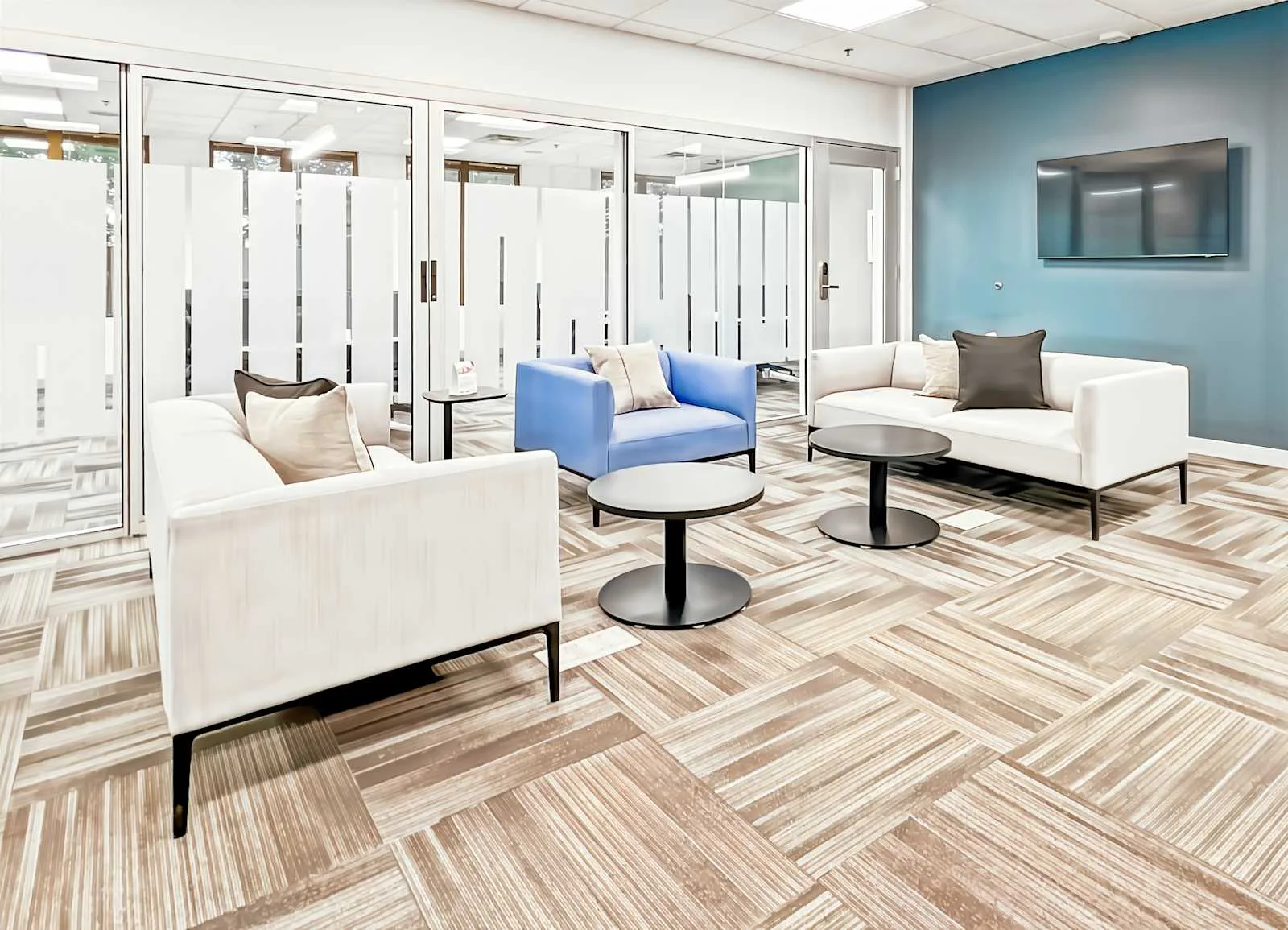 Regus VA, Leesburg - Catoctin Cir, Lounge, Leesburg, VA