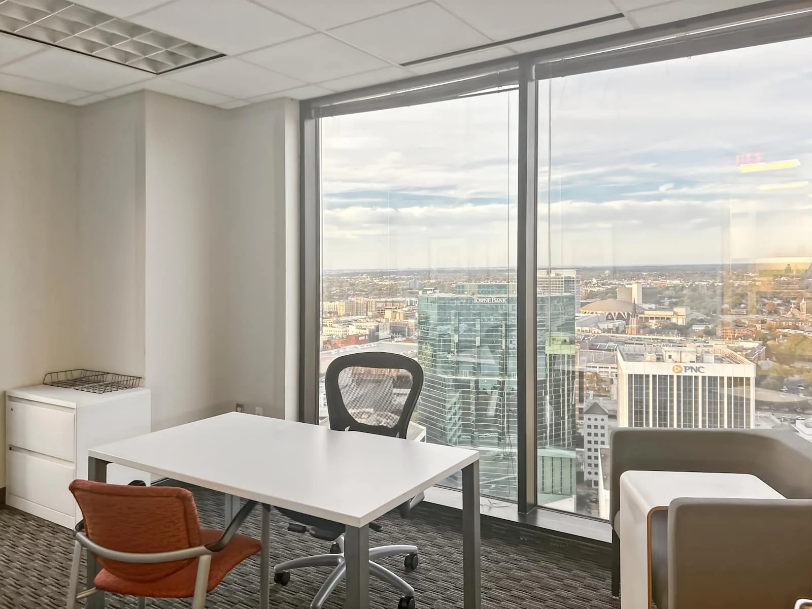 Regus VA, Norfolk - Dominion Tower, Private office, 1 desk, Norfolk, VA