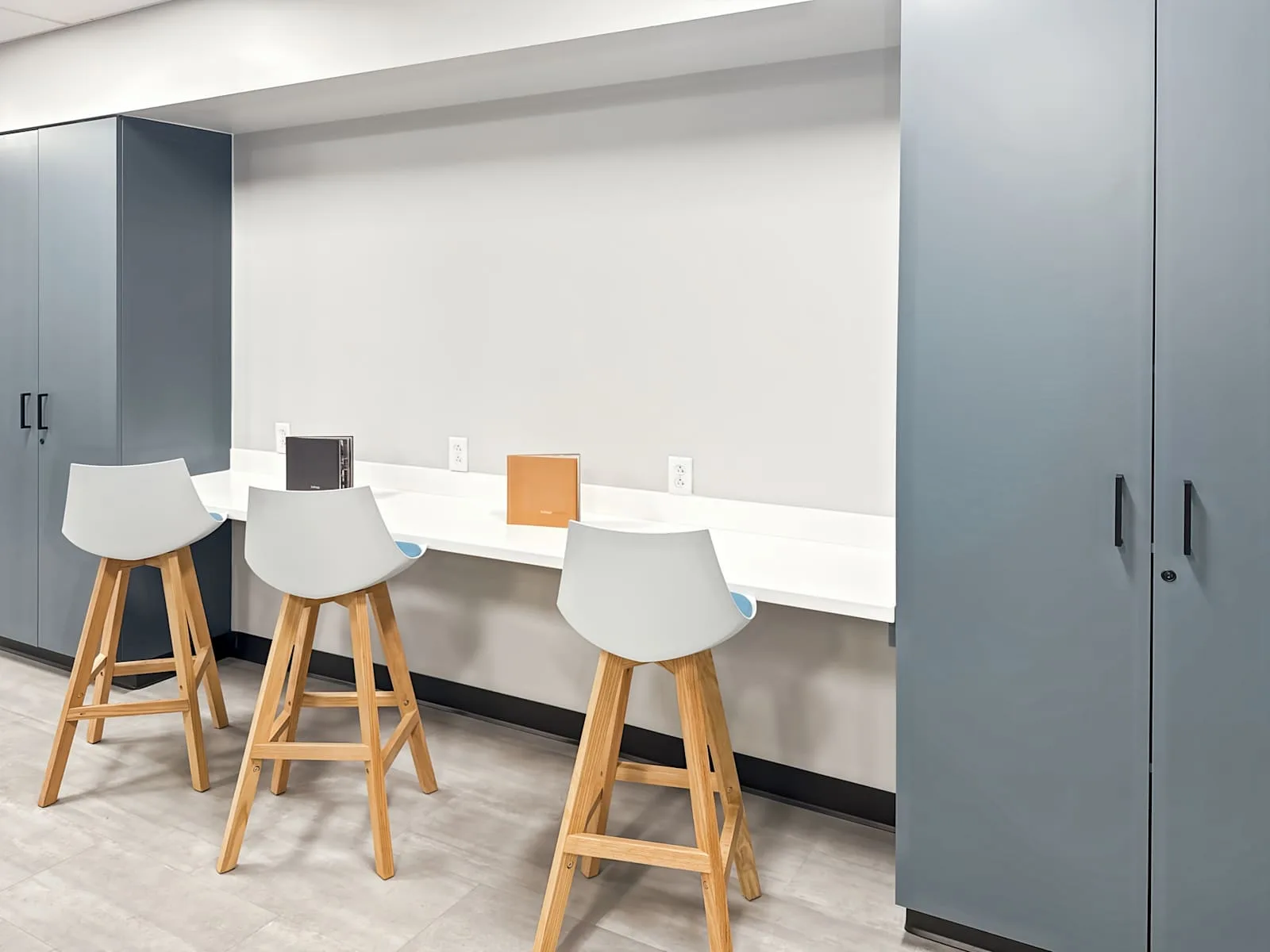 Regus VA, Virginia Beach - Constitution Dr, Cafeteria, Virginia Beach, VA