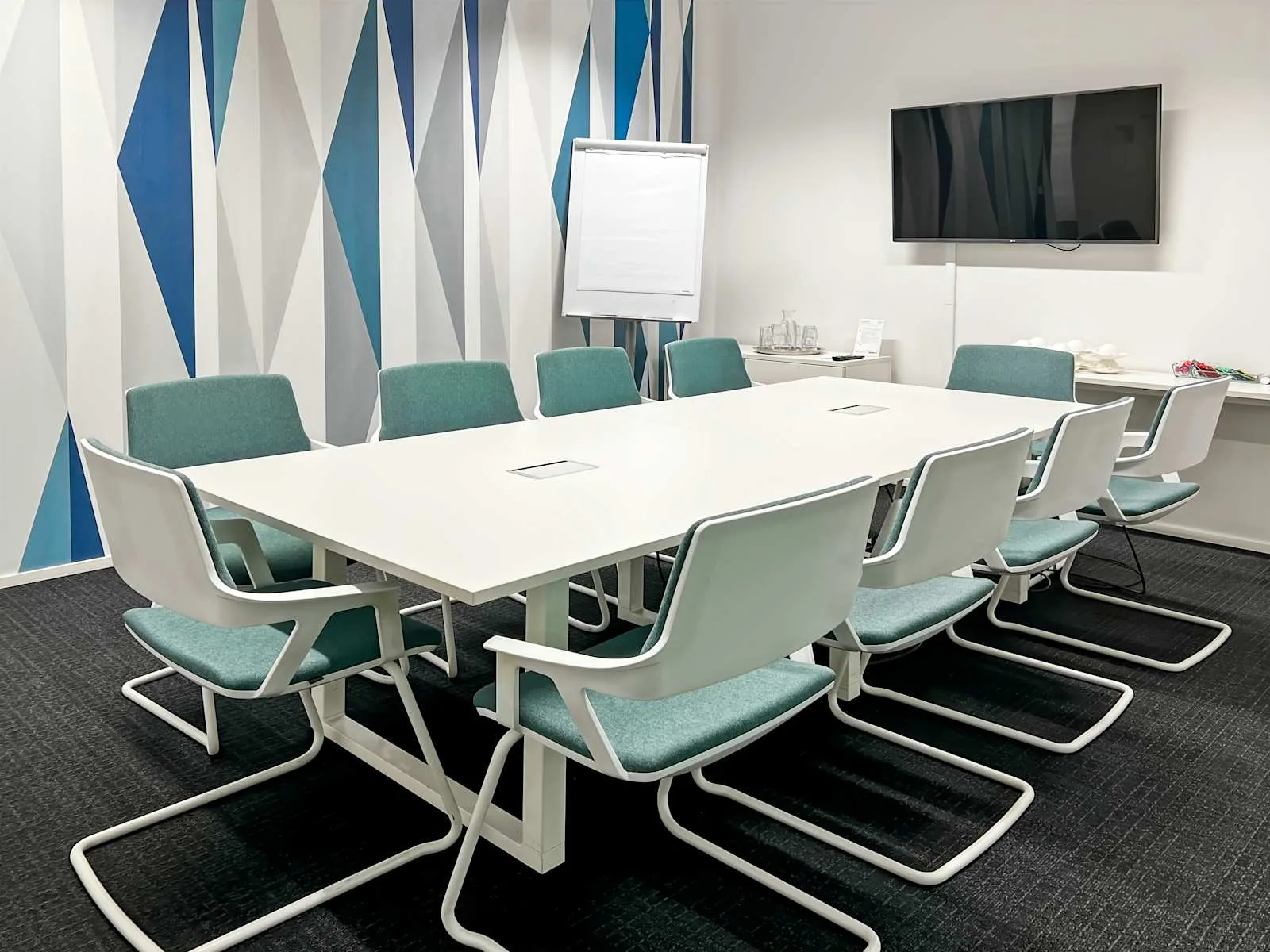 Regus VANTAA, Aviabulevardi, Meeting room for 9 people, Vantaa