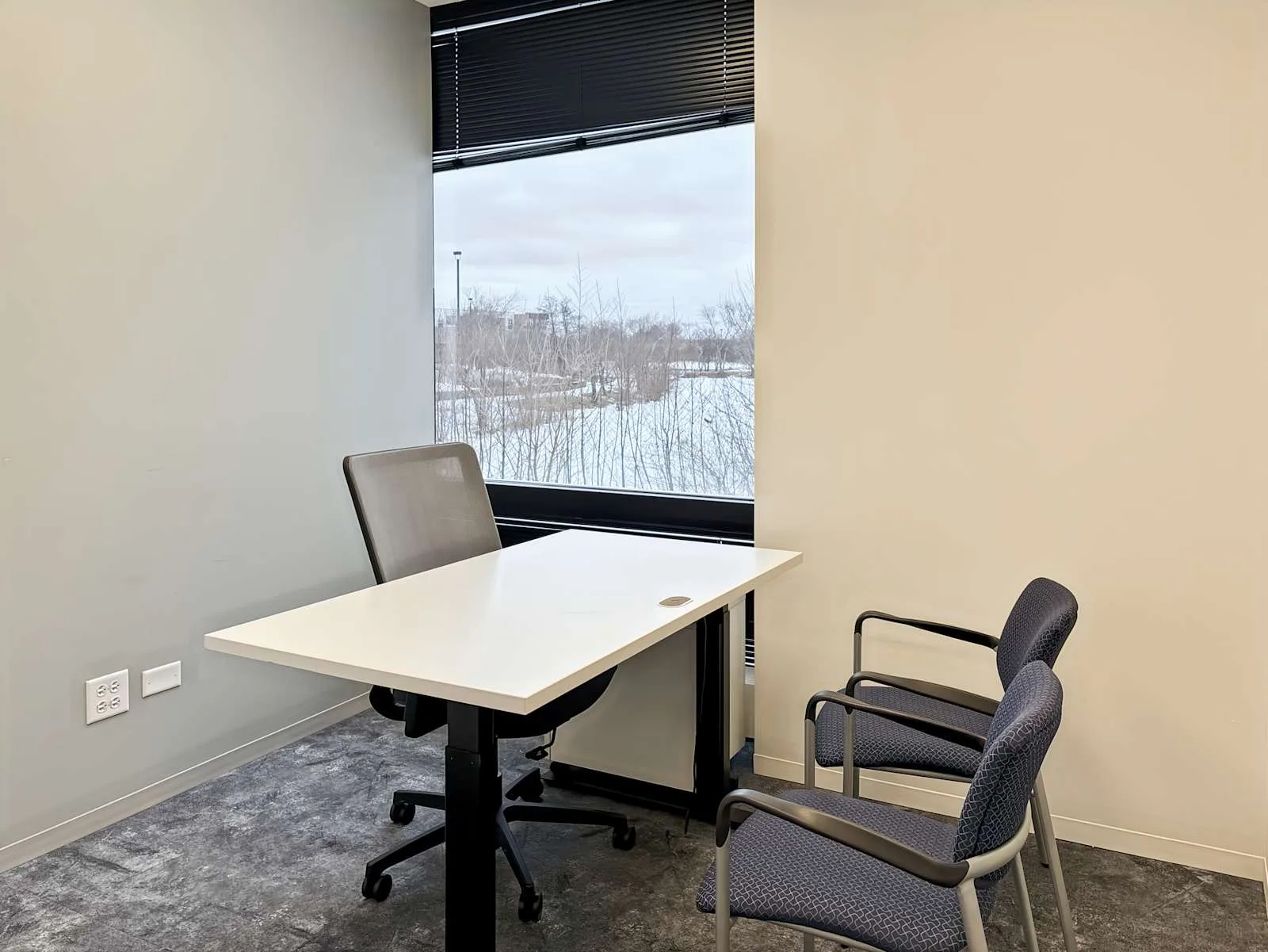 Regus IL, Vernon Hills - Lakeview Pky, Private office, 1 desk, Vernon Hills, IL