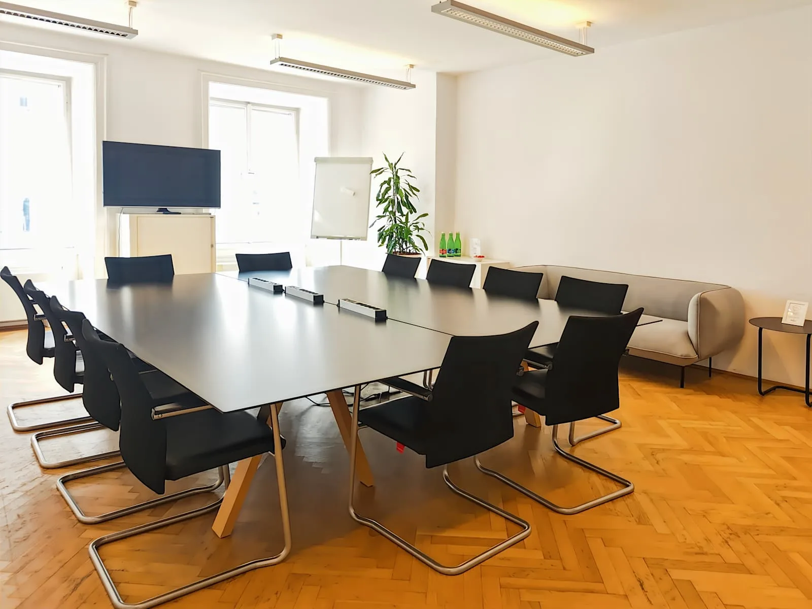 Regus VIENNA, Graben 19, Meeting room for 12 people, Vienna