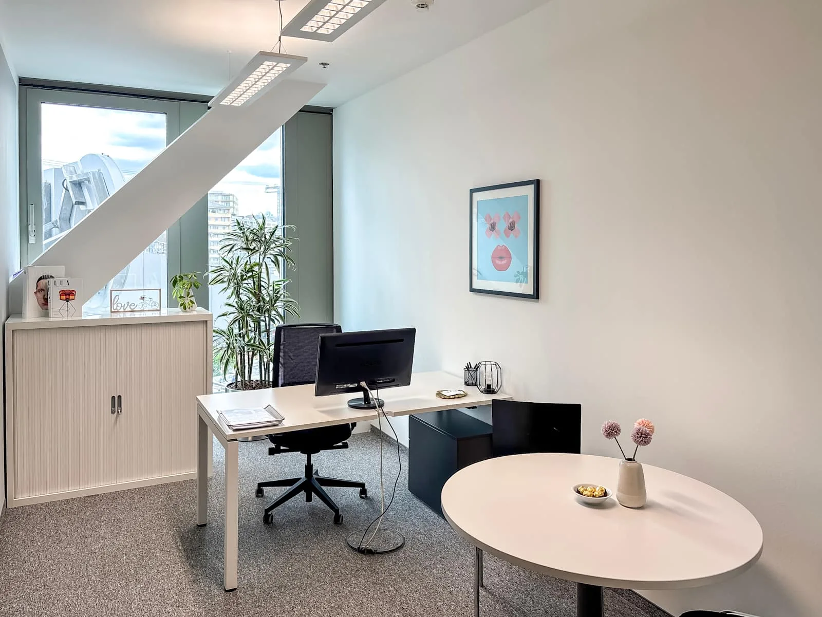 Regus VIENNA, Icon Tower, Private office, 1 desk, Vienna