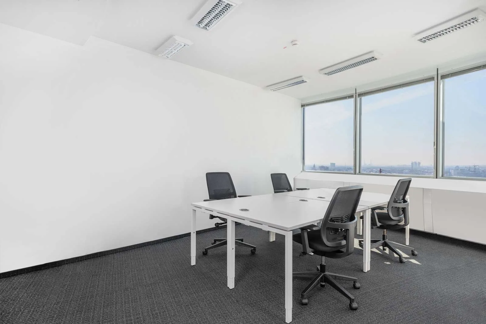 Regus VIENNA, Millennium Tower, Private office, 4 desks, Vienna