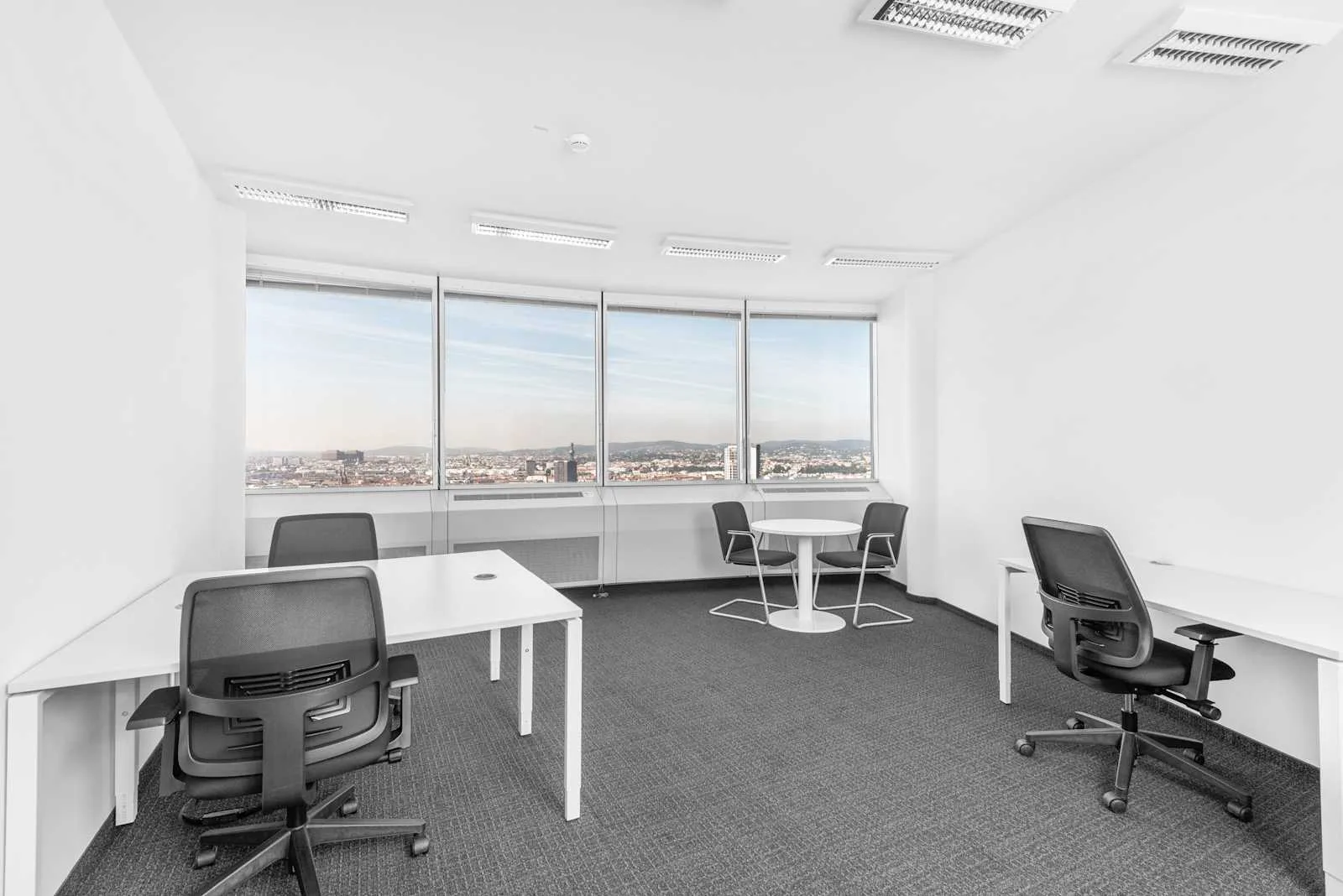 Regus VIENNA, Millennium Tower, Private office, 3 desks, Vienna