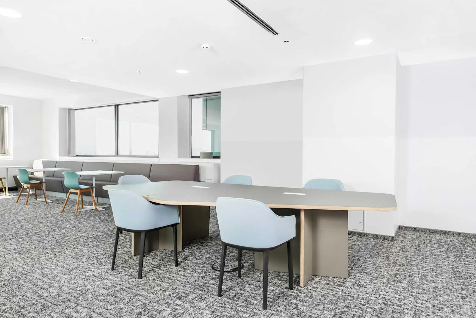 Regus VIENNA, Millennium Tower, Meeting room for 6 people, Vienna