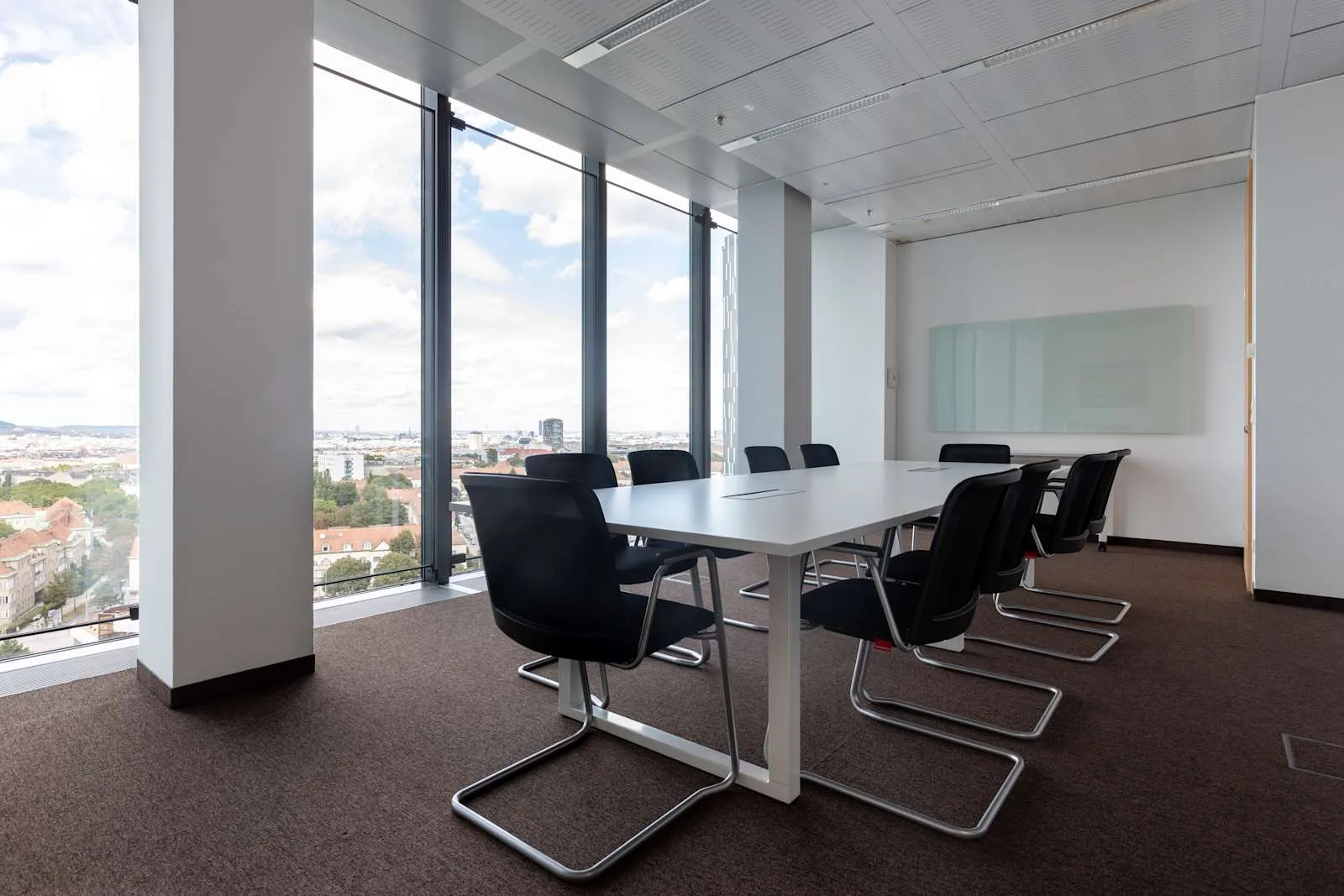 Regus VIENNA, Twin Towers, Meeting room for 8 people, Vienna
