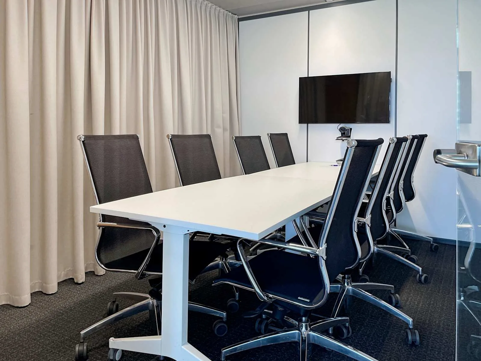 Regus VILNIUS, Quadrum, Meeting room for 8 people, Vilnius