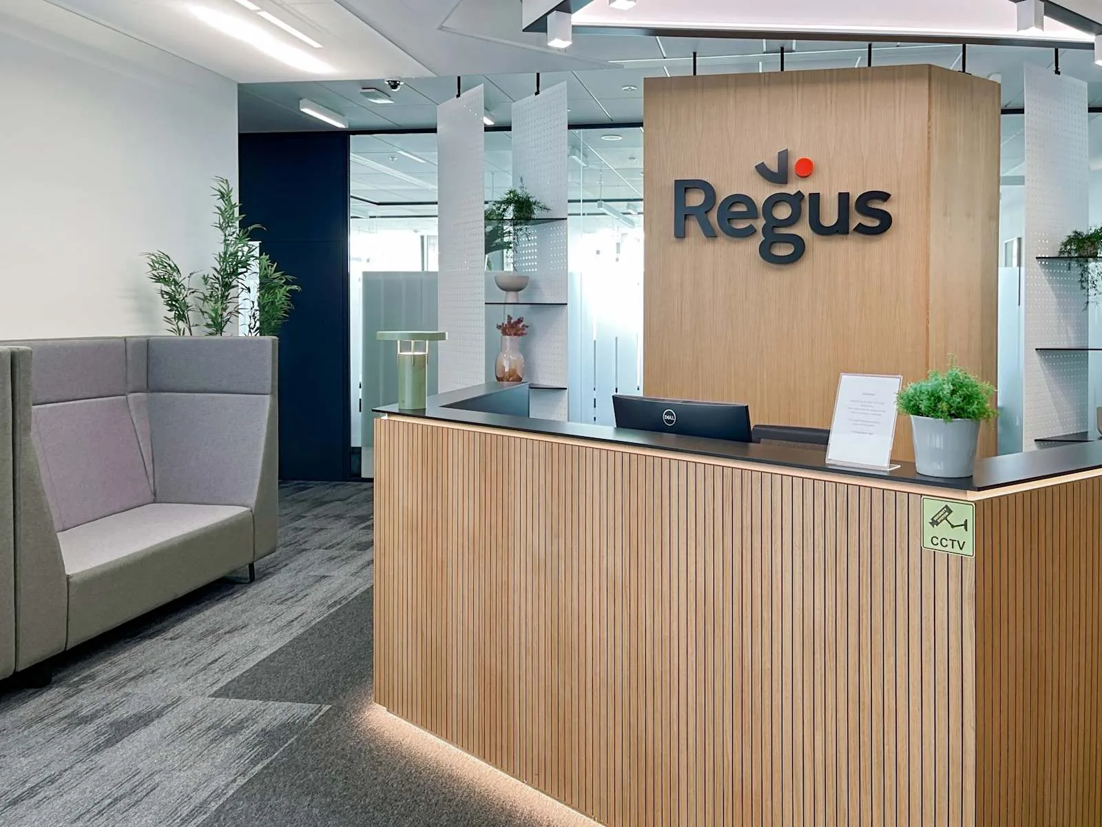 Regus Vilnius, Ukmerges, Reception, Vilnius