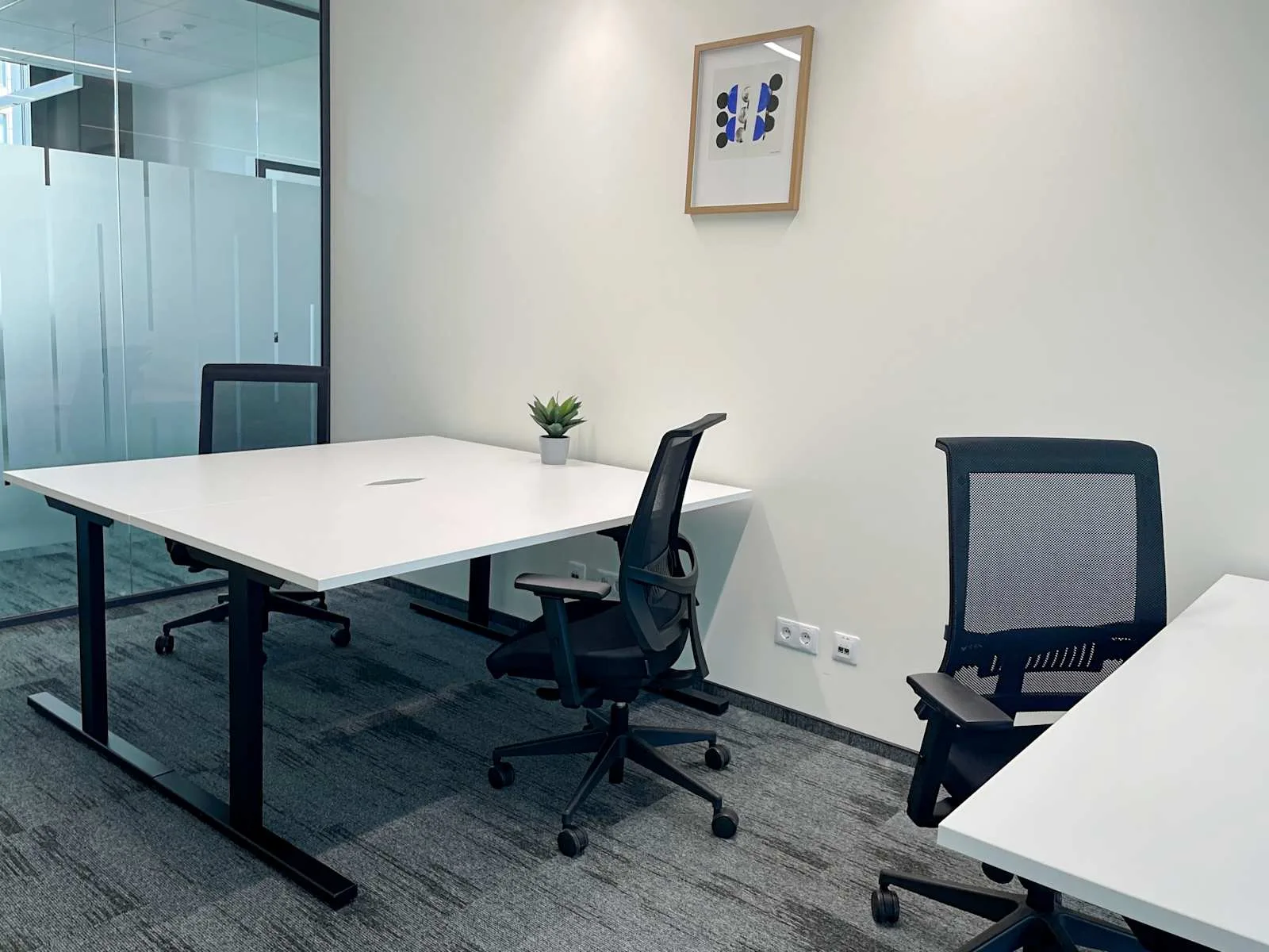 Regus Vilnius, Ukmerges, Private office, 3 desks, Vilnius
