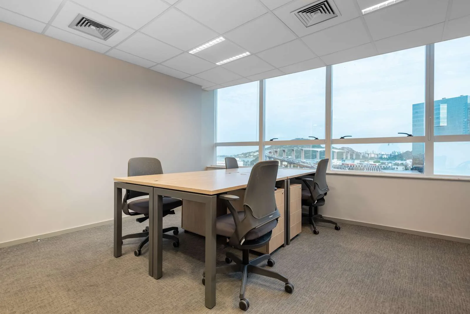 Regus Vitória, Work Center 2 – 8th floor, Escritório privativo com 4 postos, Vitória