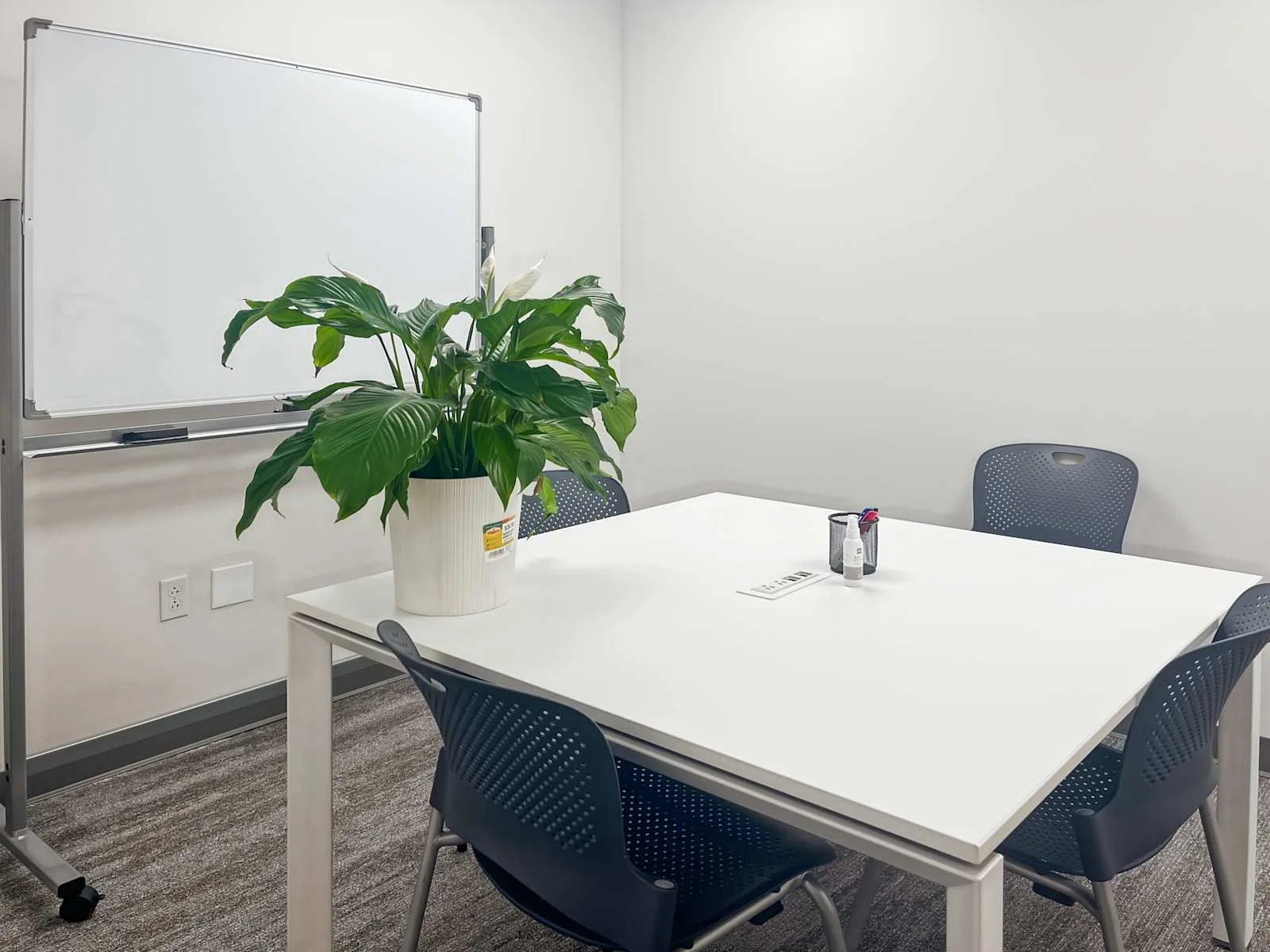 Regus VT, Williston - Interstate Corporate Ctr, Meeting room for 4 people, Williston, VT