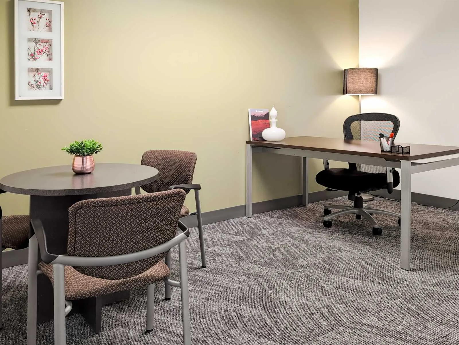 Regus WA, Bellevue - Ridgewood Corporate Square, Private office, 1 desk, Bellevue, WA