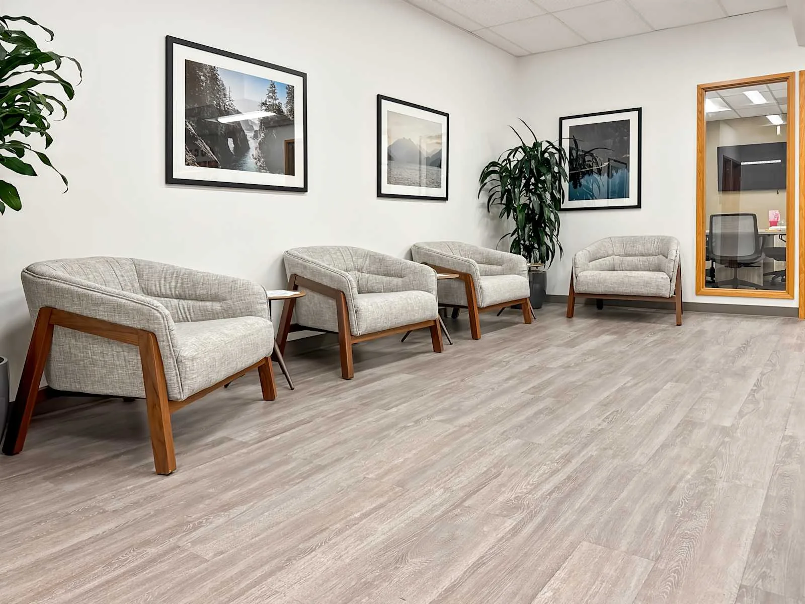 Regus WA, Bellevue - SE 32nd, Lounge, Bellevue, WA