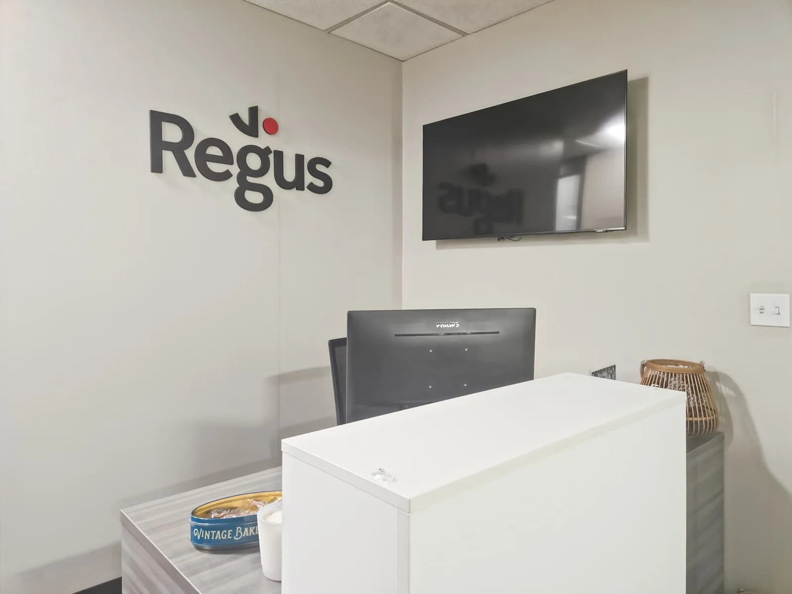 Regus WA, Bremerton - Warren Ave, Reception, Bremerton, WA