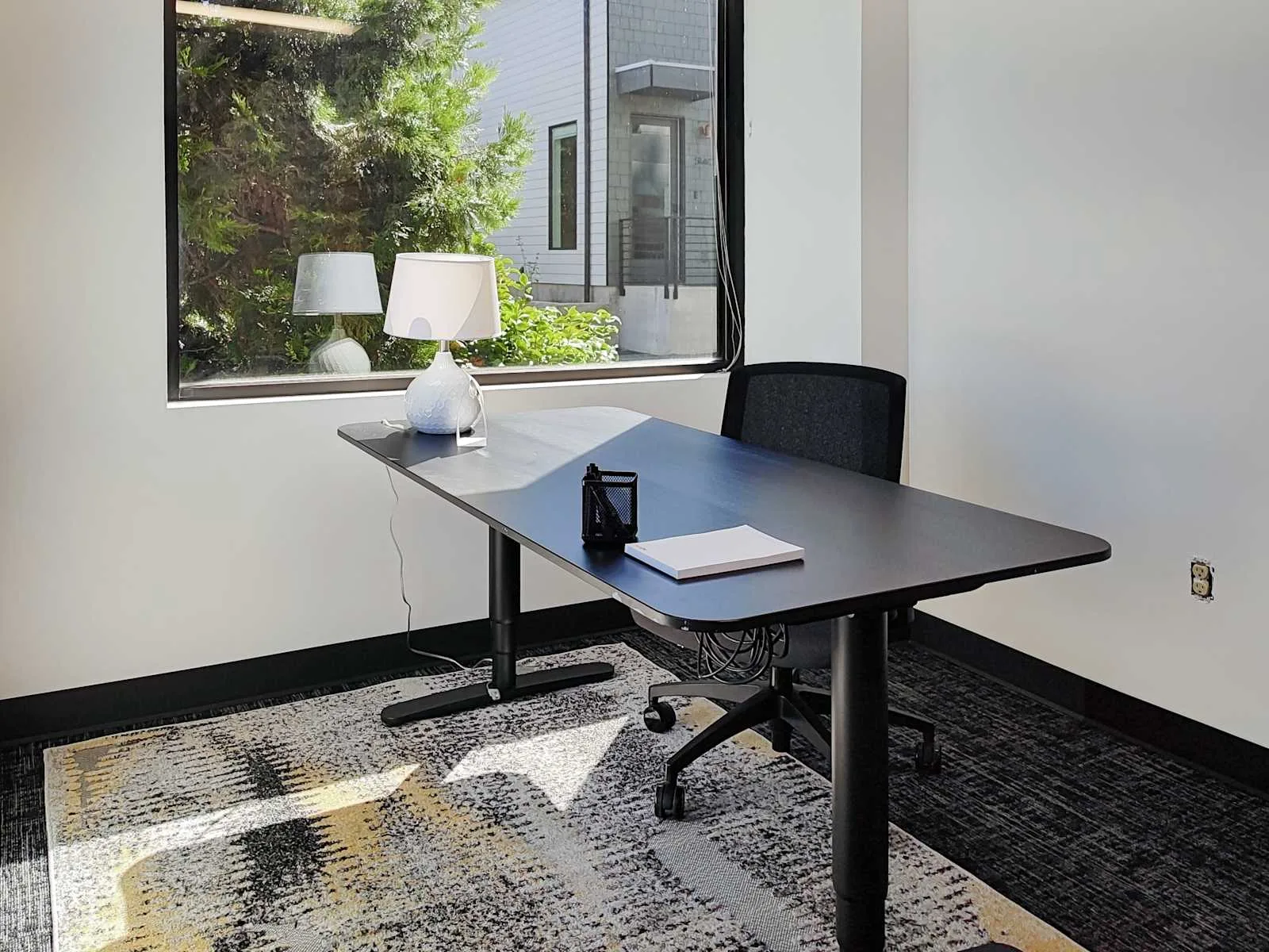 Regus WA, Seattle - 5th Ave NE, Private office, 1 desk, Seattle, WA