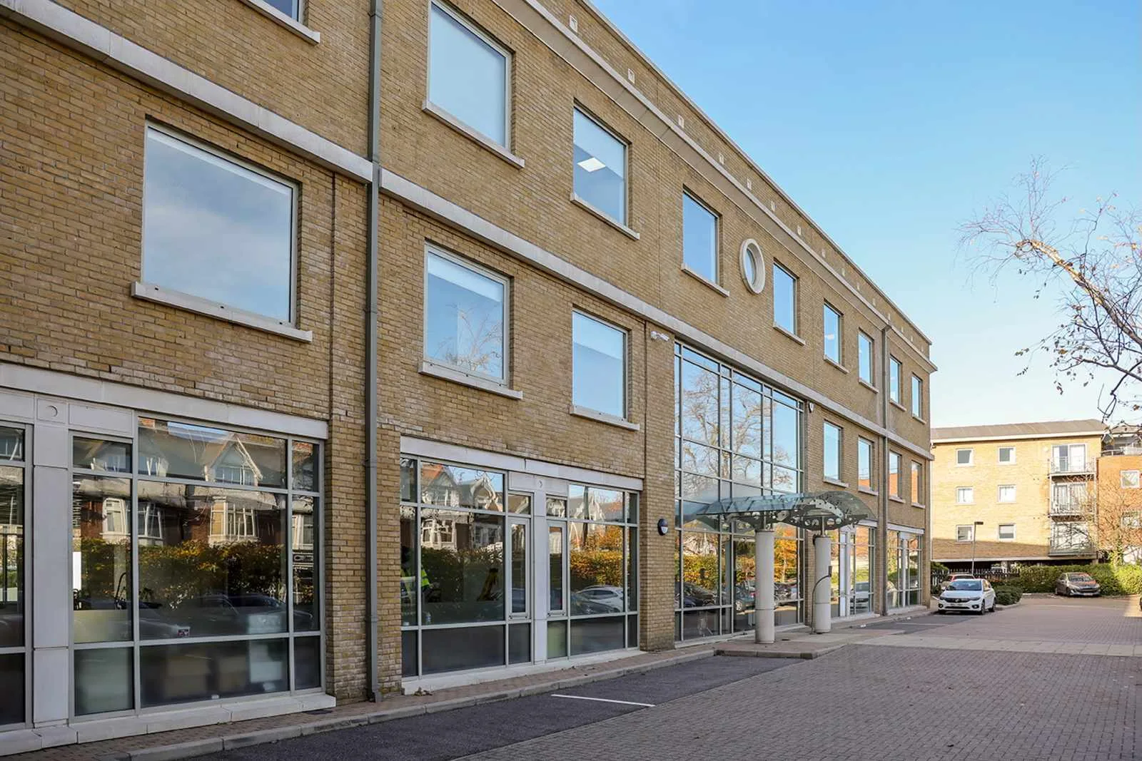 Regus Walton-On-Thames, Ashley Park House, Building facade, Walton-on-Thames