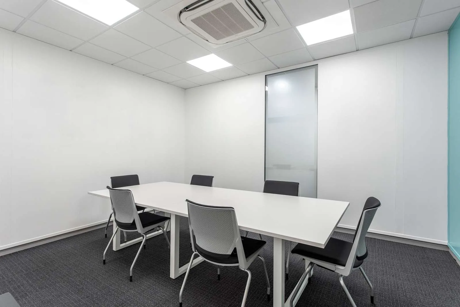 Regus WARRINGTON, Cinnamon Park, Salle de réunion 6 personnes, Warrington