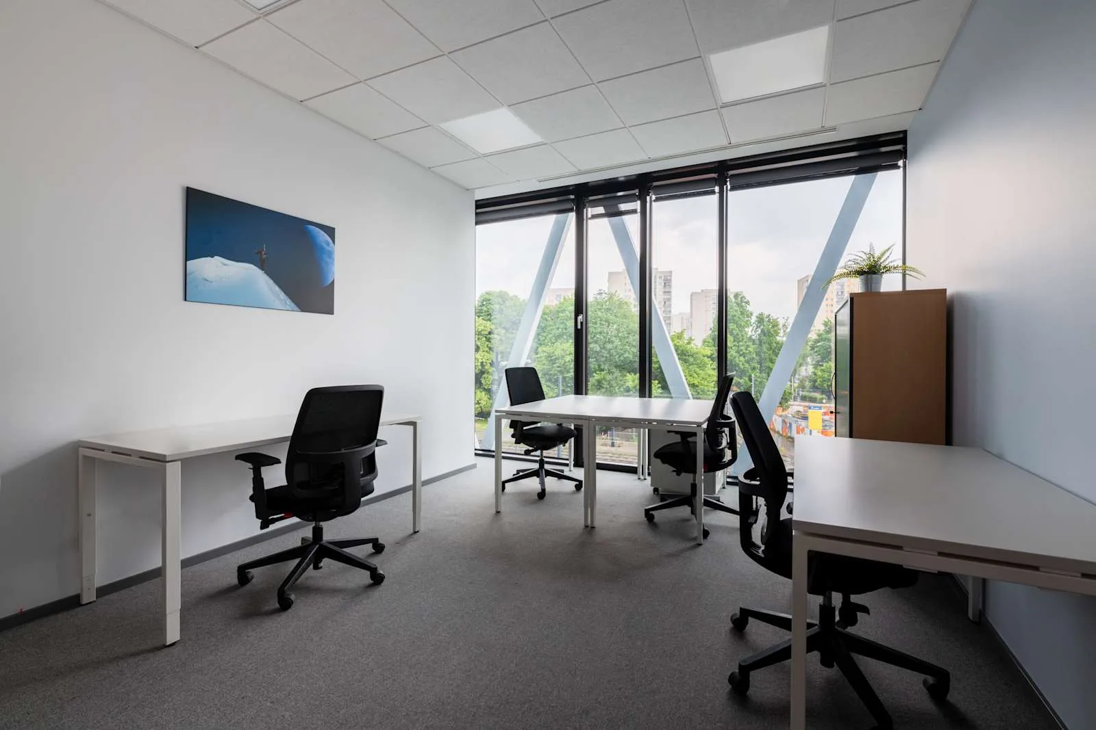 Regus WARSAW, Villa Metro Wilanowska, Private office, 4 desks, Warsaw