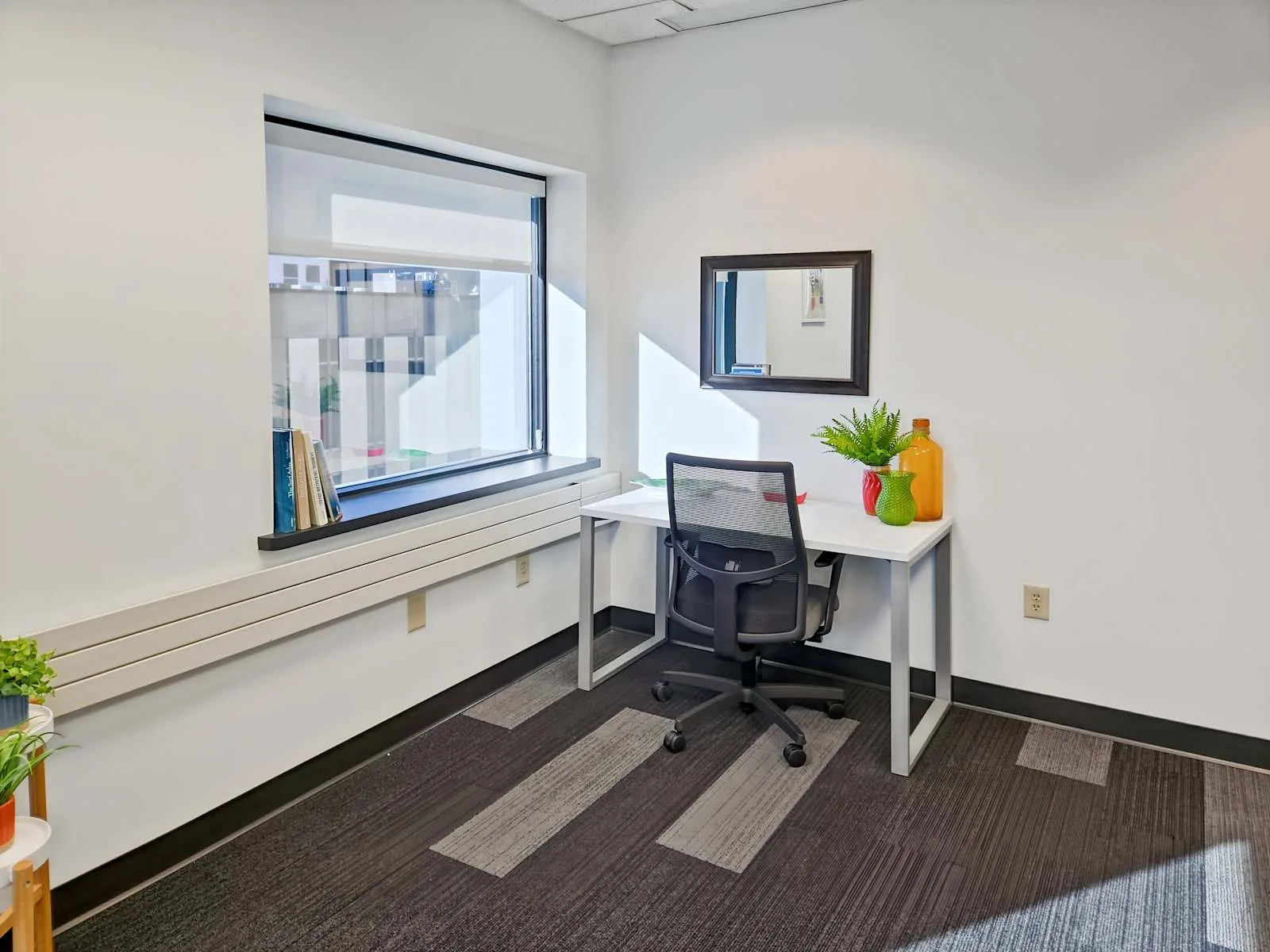 Regus WI, Appleton - W College Ave, Private office, 1 desk, Appleton, WI