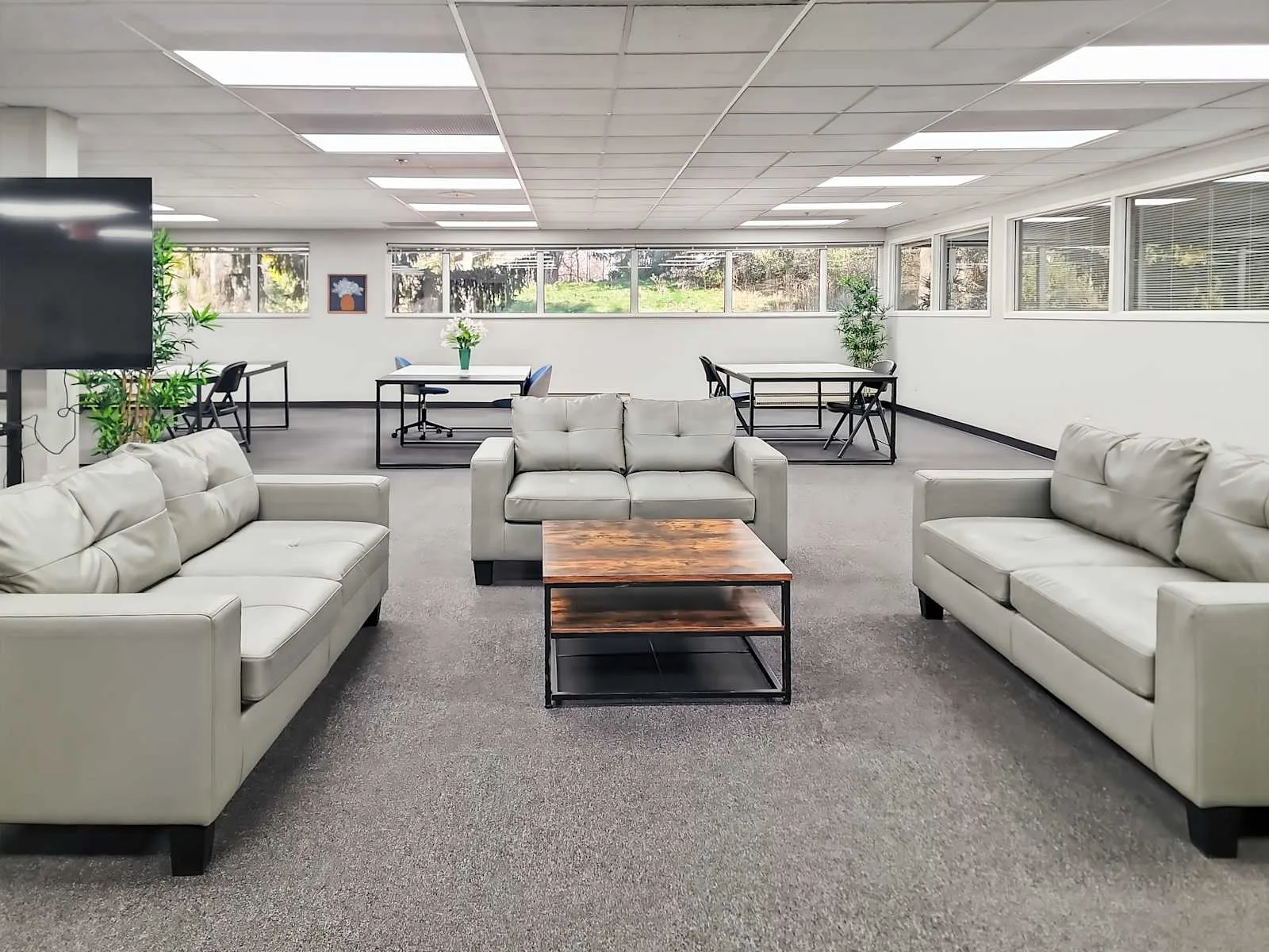 Regus WI, Brookfield - Bishops Way, Lounge, Brookfield, WI