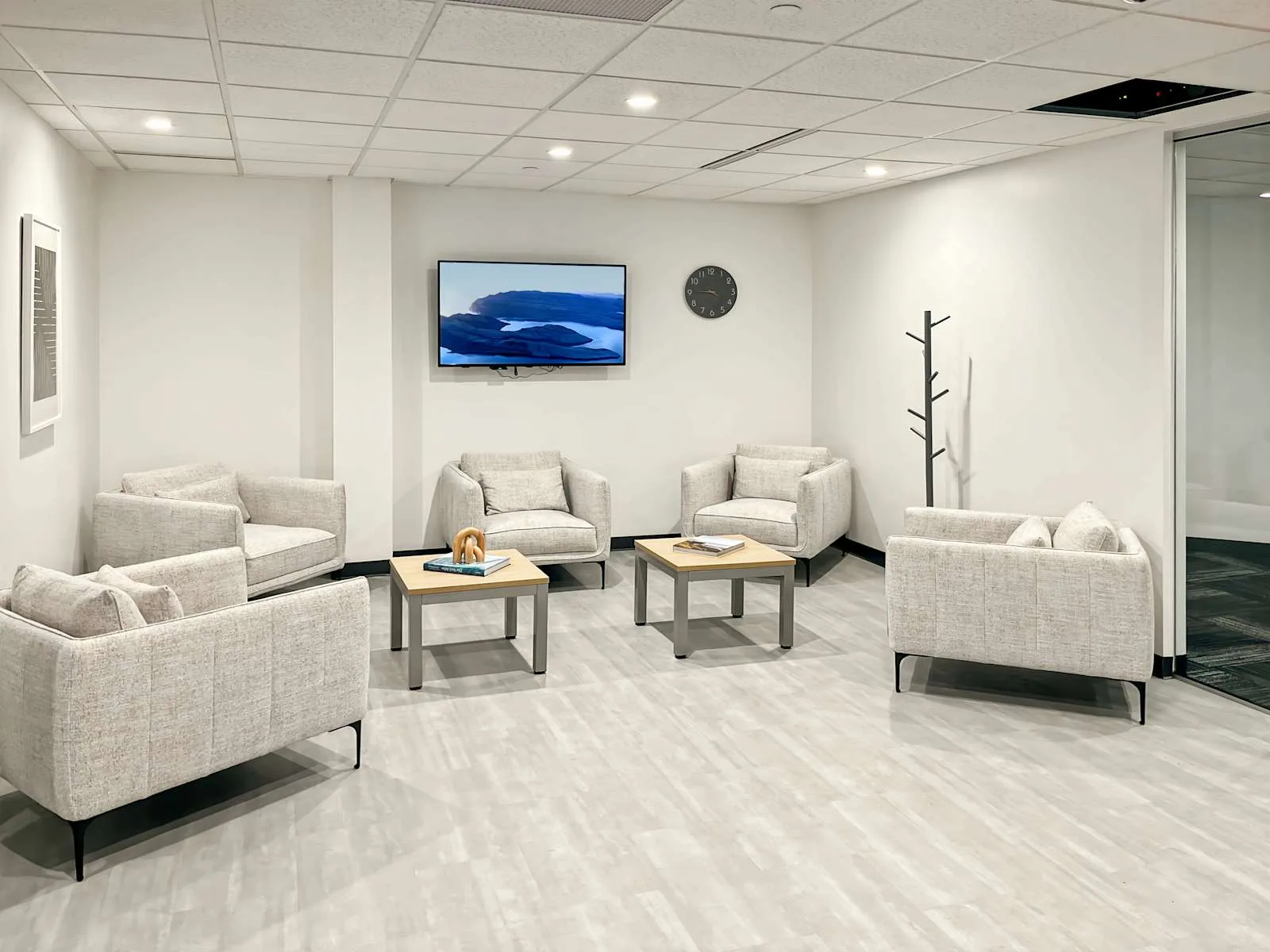 Regus WI, Brookfield - Water Tower Blvd, Lounge, Brookfield, WI