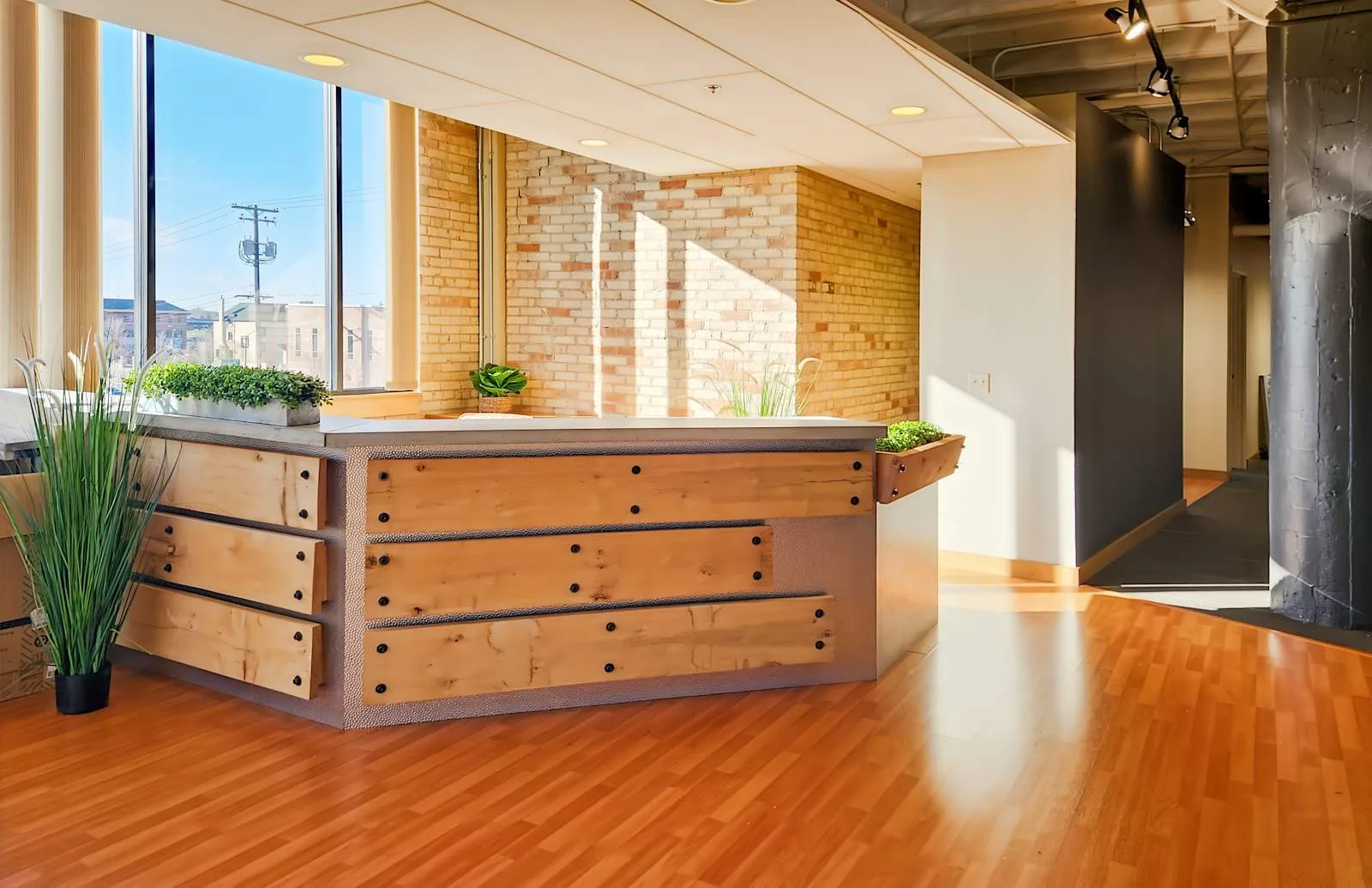 Regus WI, Green Bay - Adams St, Reception, Green Bay, WI