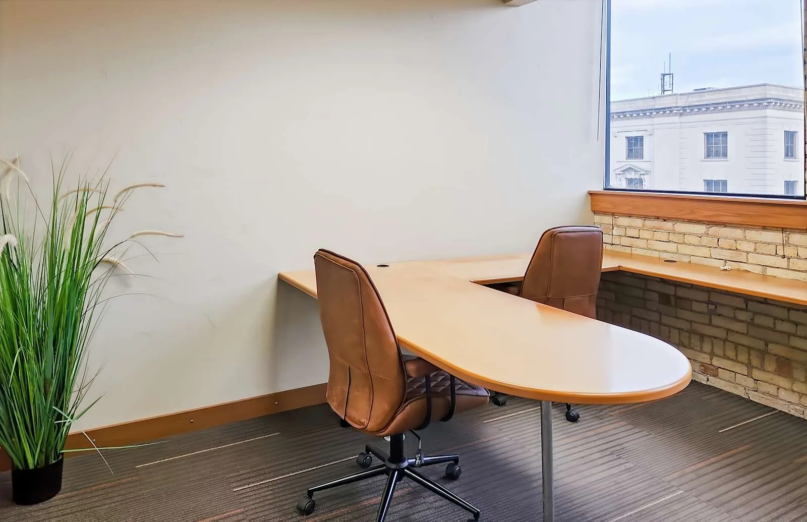 Regus WI, Green Bay - Adams St, Private office, 2 desks, Green Bay, WI
