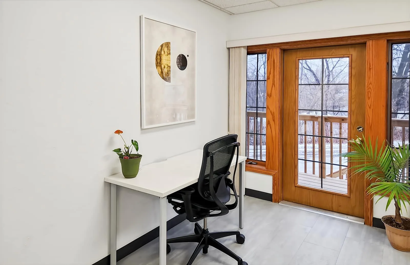 Regus WI, Green Bay - Velp Ave., Private office, 1 desk, Green Bay, WI