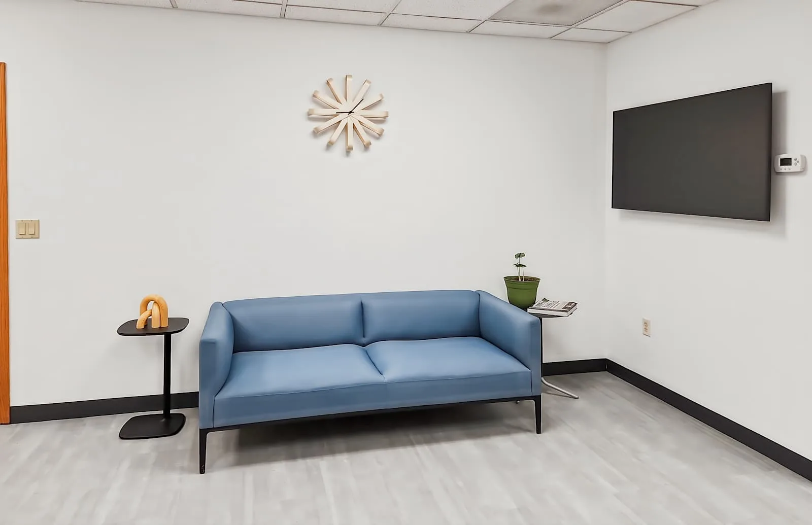 Regus WI, Green Bay - Velp Ave., Lounge, Green Bay, WI