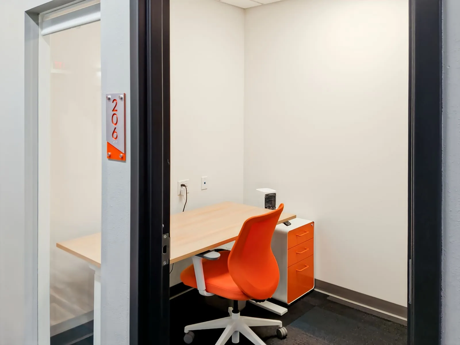 Regus WI, Madison - W. Broadway, Private office, 1 desk, Madison, WI