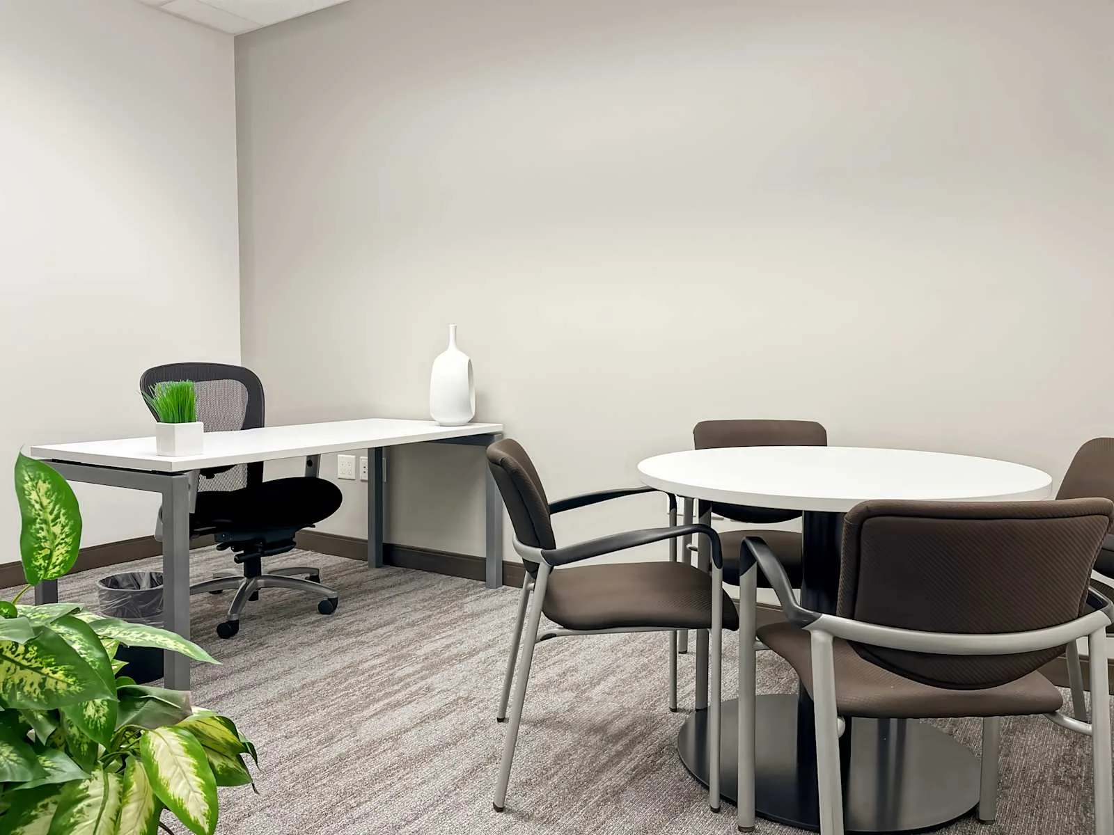 Regus WI, Milwaukee - Liberty 1 at Park Place, Private office, 1 desk, Glendale, WI