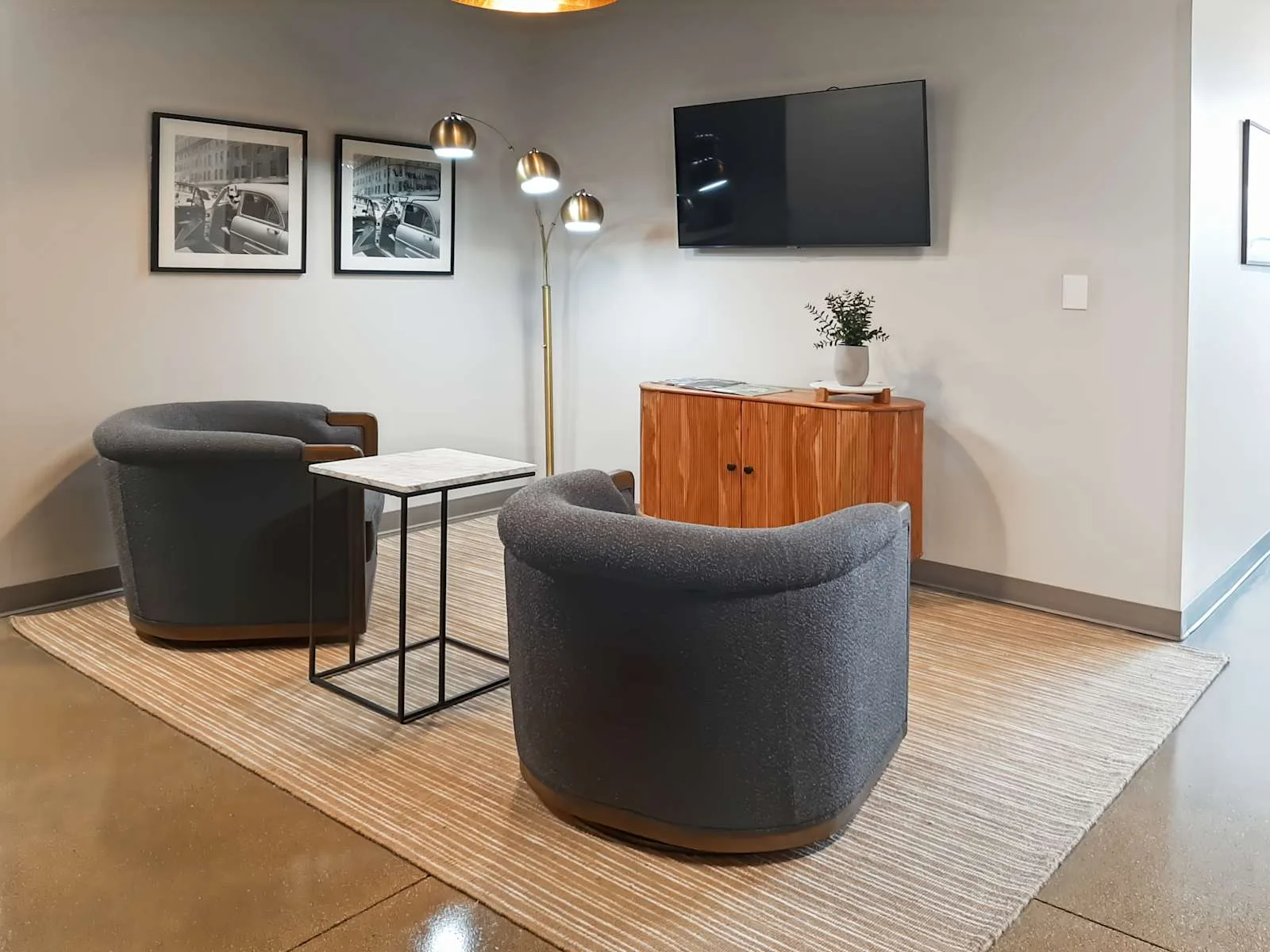 Regus WI, Milwaukee - S 1st Street, Lounge, Milwaukee, WI