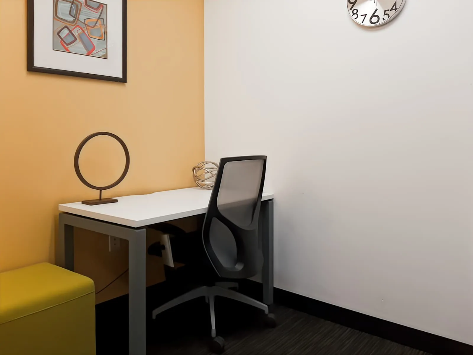 Regus WI, Milwaukee - Third Ward, Private office, 1 desk, Milwaukee, WI
