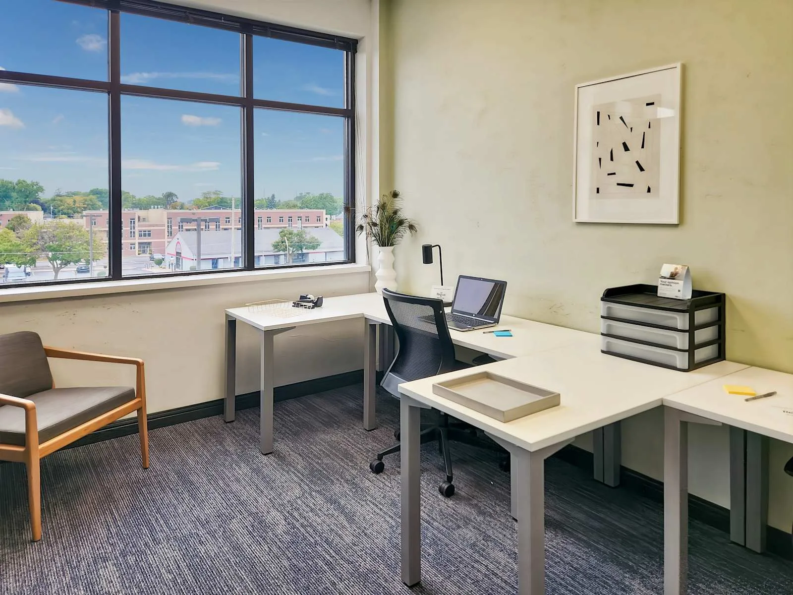 Regus WI, De Pere - Reid Street, Private office, 1 desk, De Pere, WI